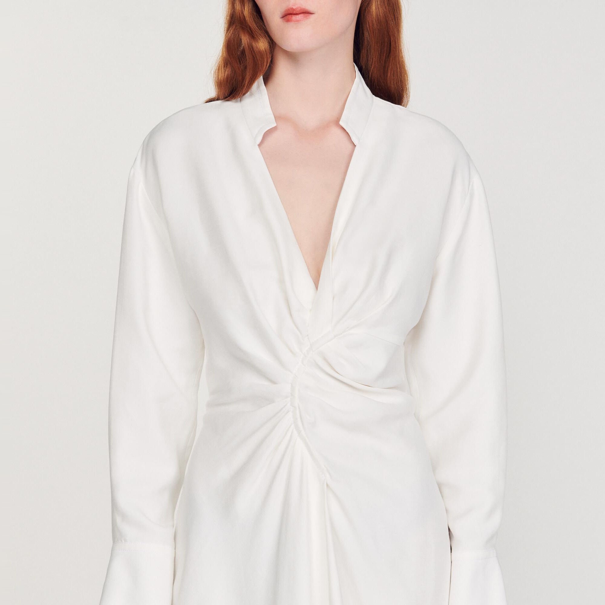 Robe courte à manches longues