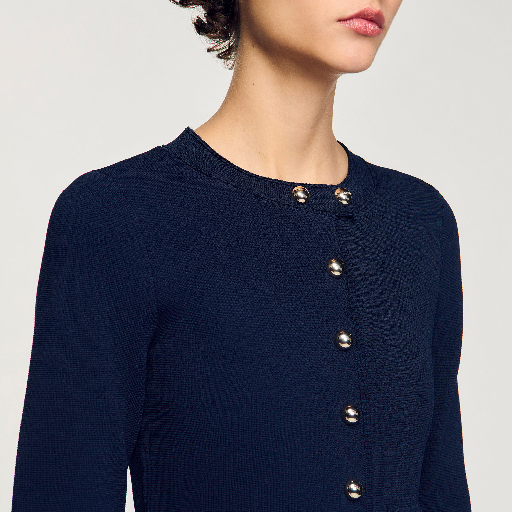 Robe courte en maille boutonnée