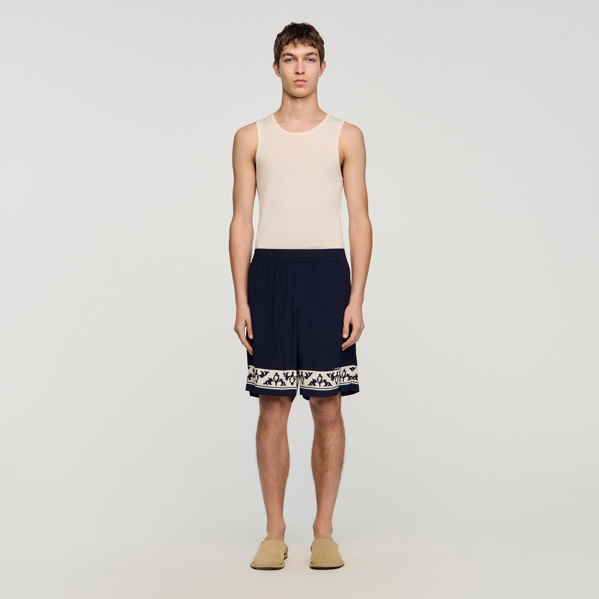 Short fluide motif contrast&eacute;