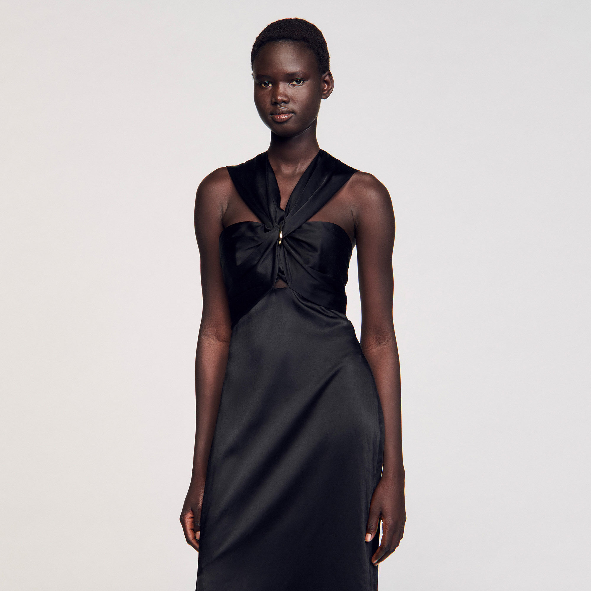 Robe longue  satinée fendue