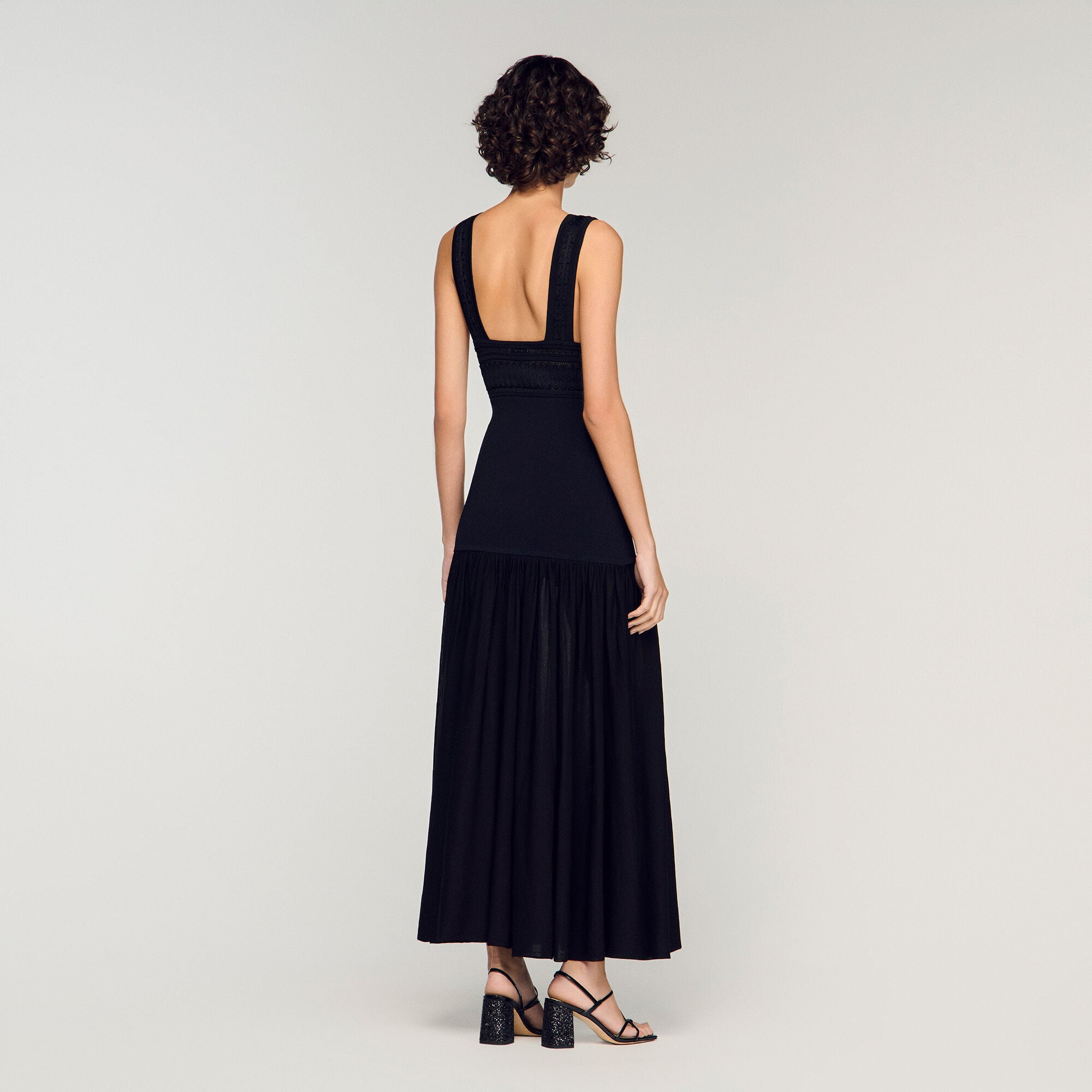 Robe longue en maille &agrave; volants