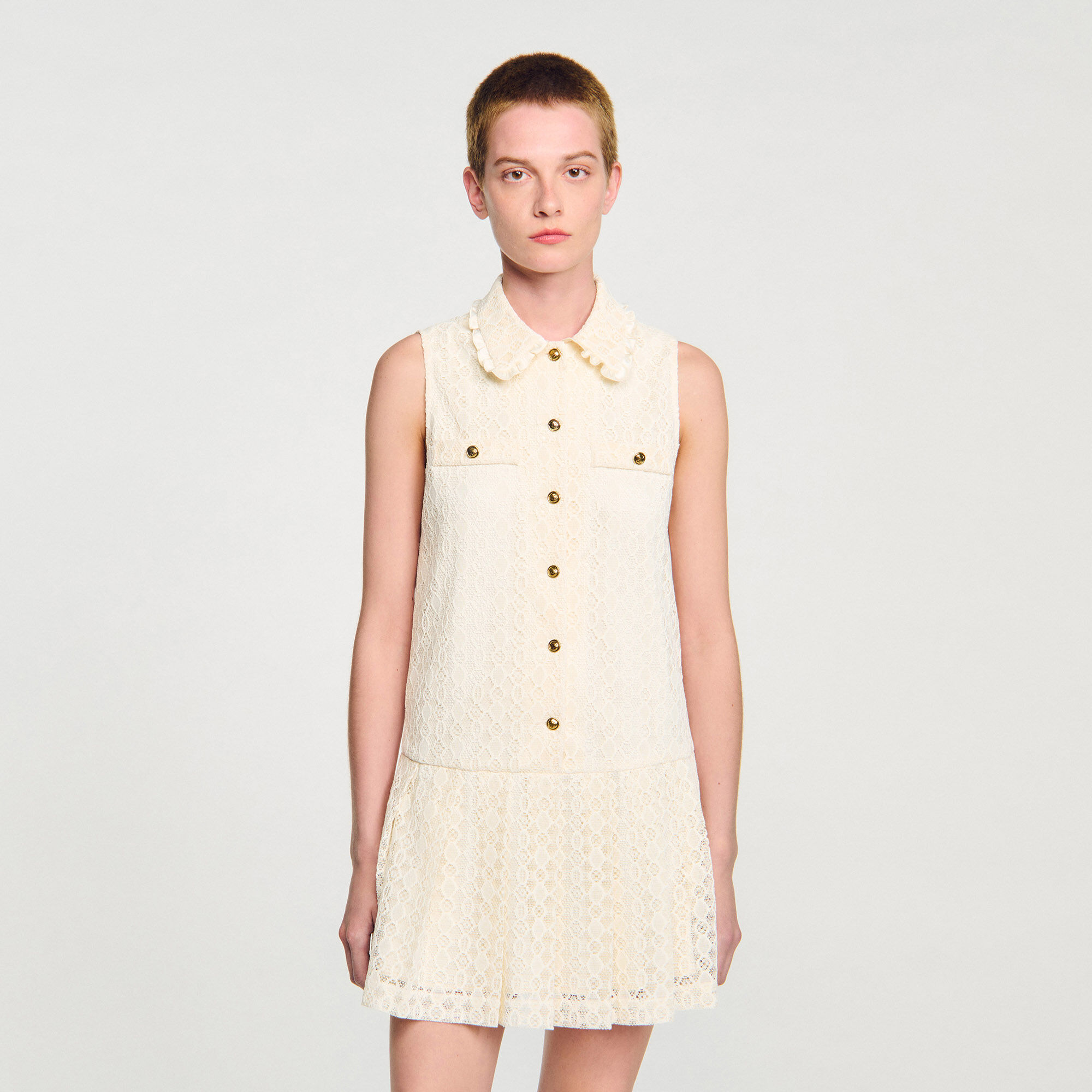 Robe courte en dentelle 