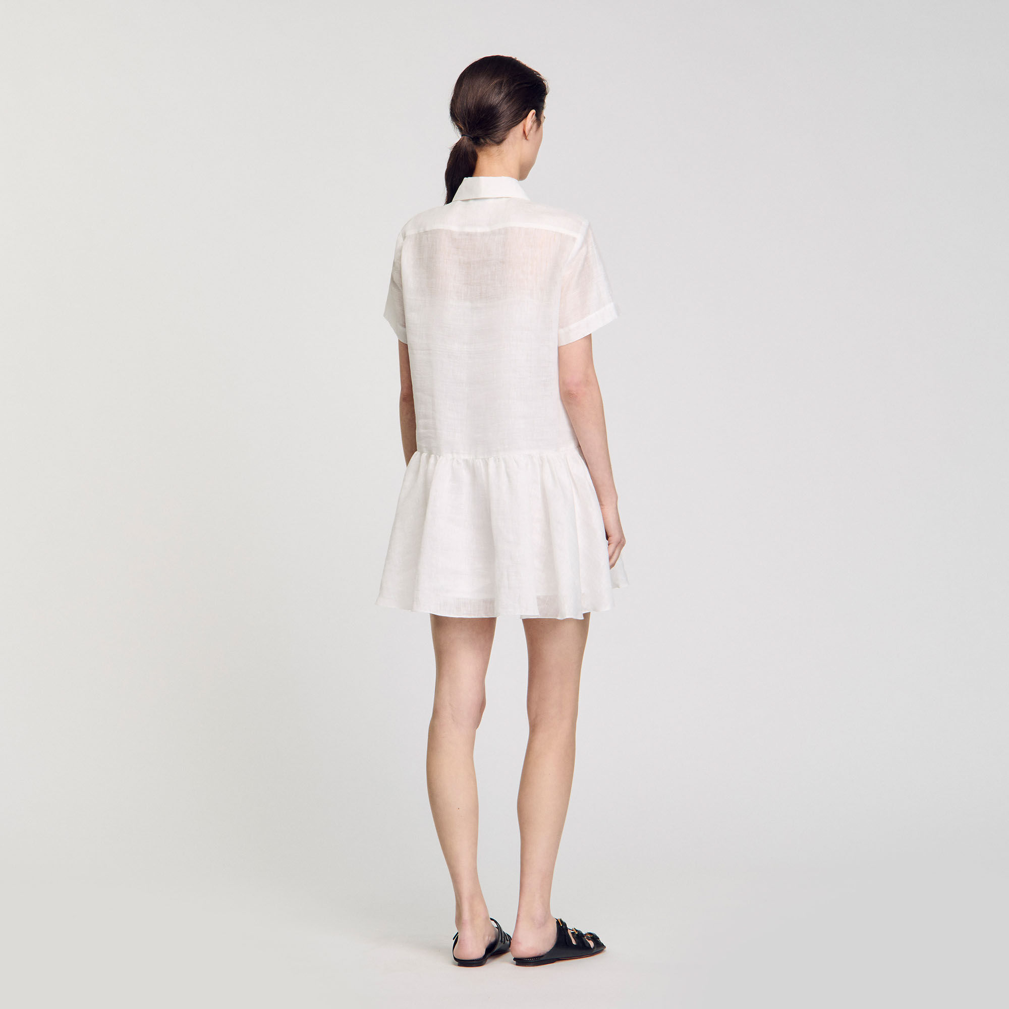 Robe courte à détails dentelle 