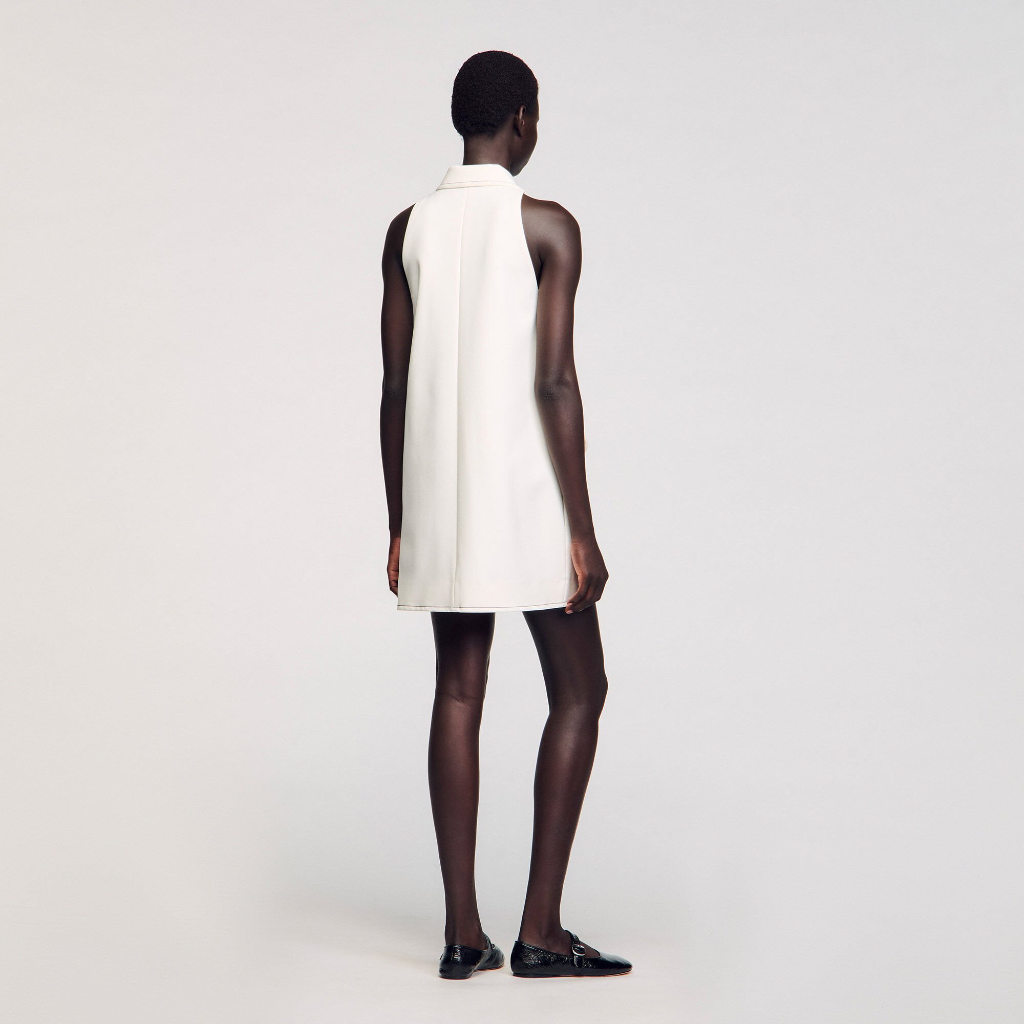 Robe courte à col claudine