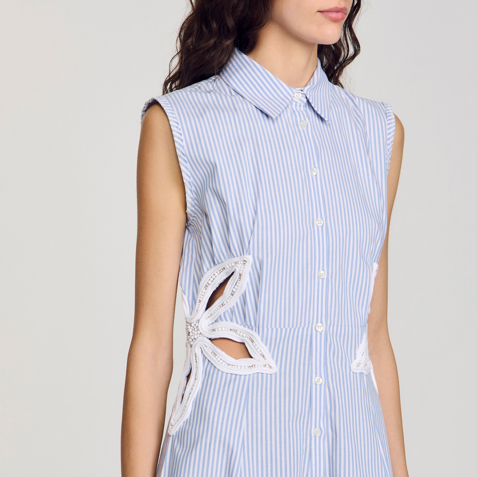 Robe longue rayée à détails brodés bleu pour femme | Sandro