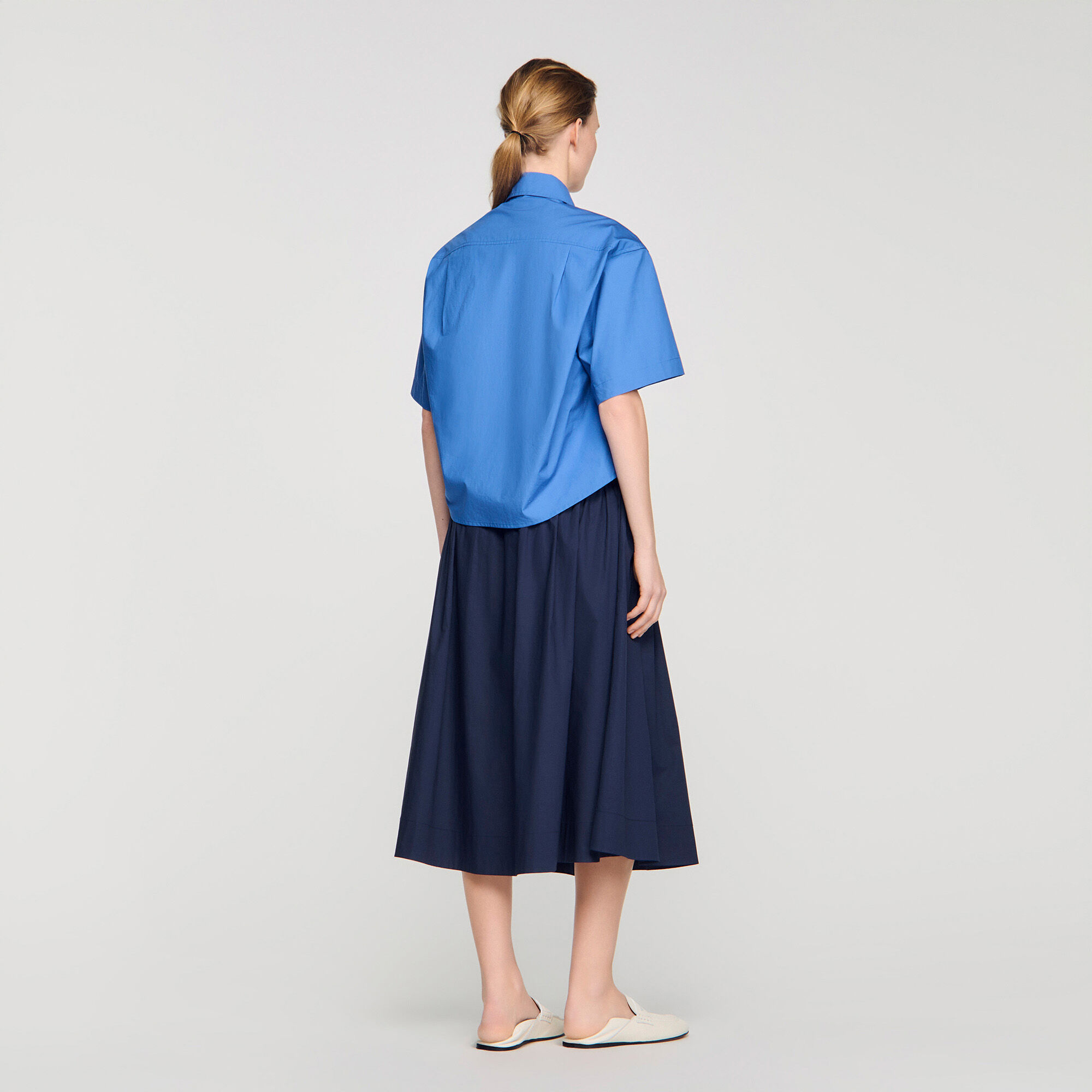 Chemise brod&eacute;e et perl&eacute;e 