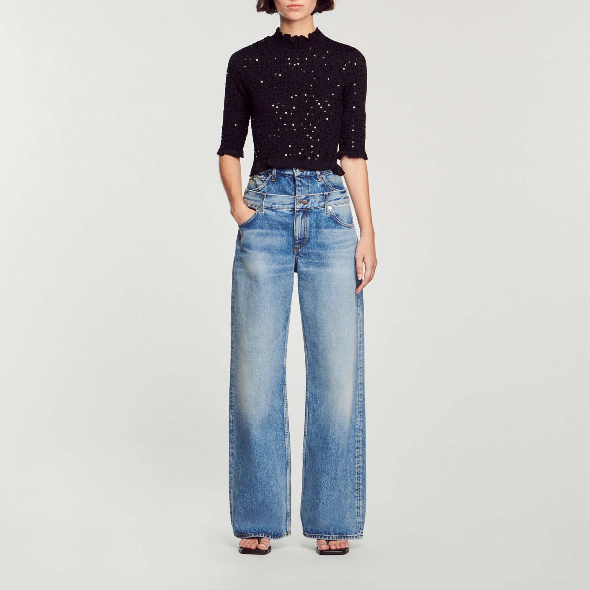 Top orné de sequins