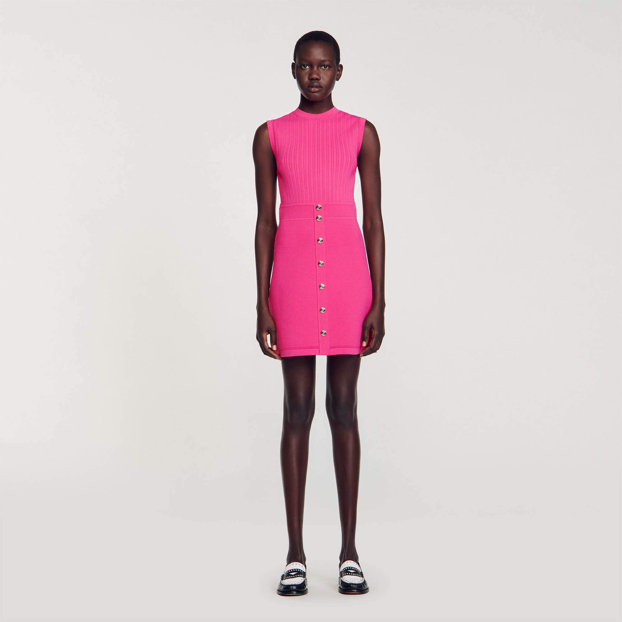 Robe courte a boutons