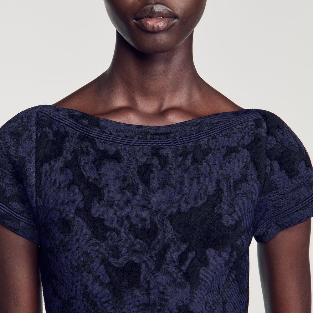 Sandro Strickkleid mit Blumen-Jacquard – Nacht-Blau – Ansicht 3