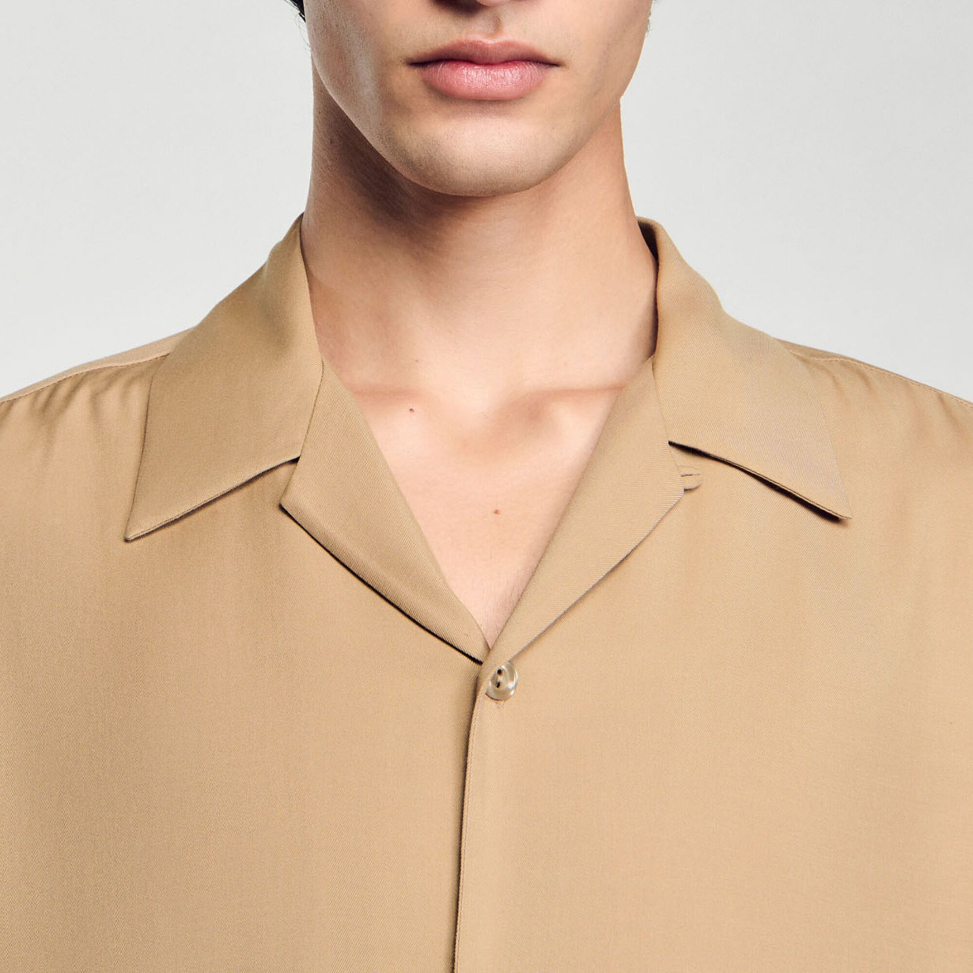 Chemise &agrave; col requin