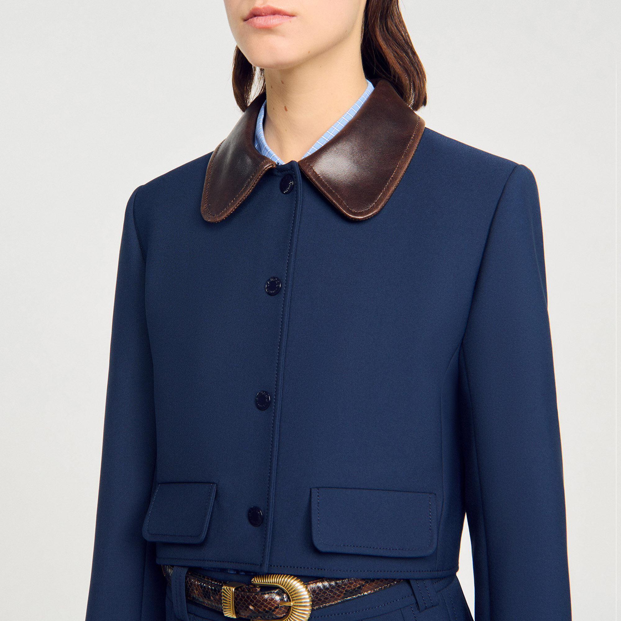Veste courte à col en cuir 