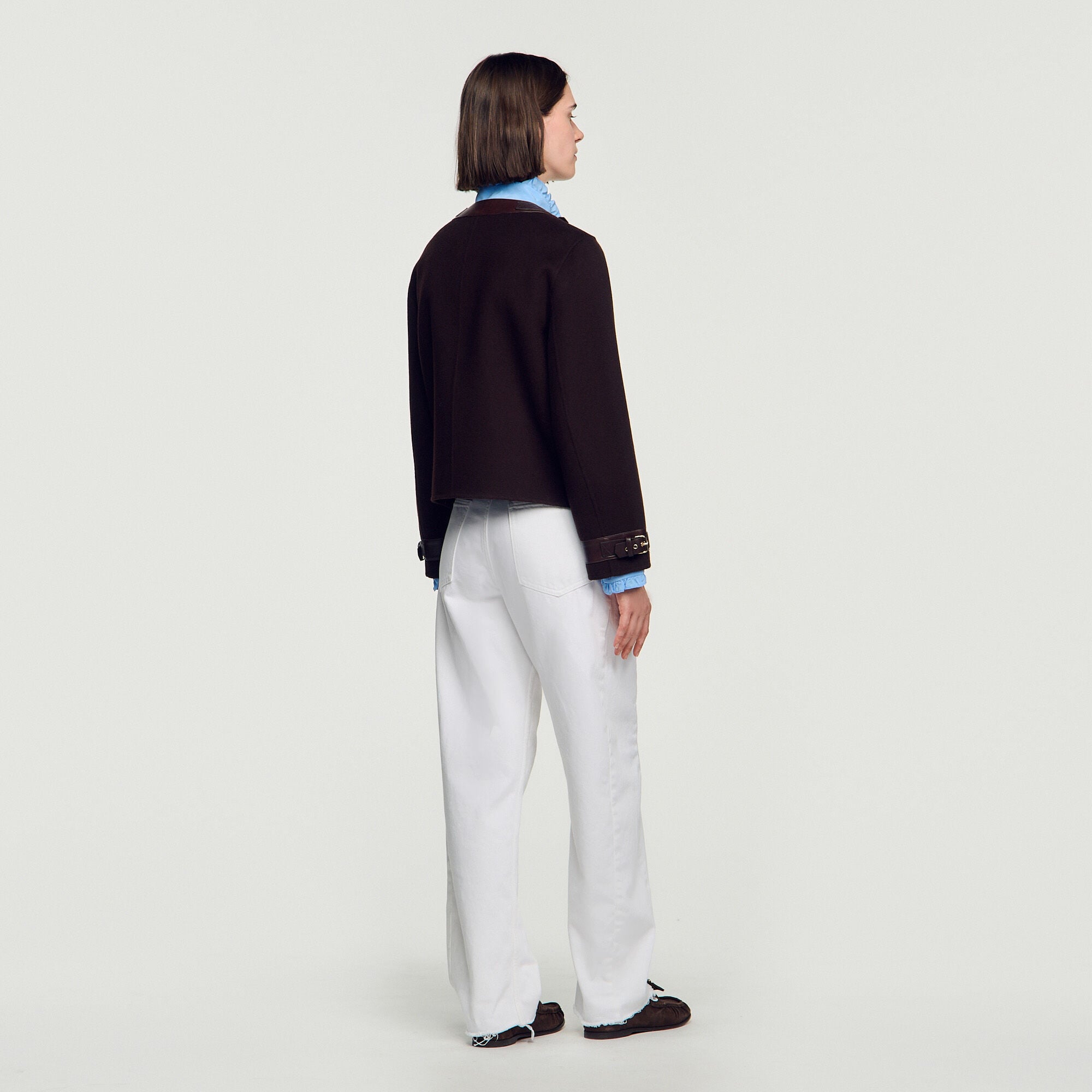 Manteau court &agrave; d&eacute;tails cuir - Femme | Sandro Paris
