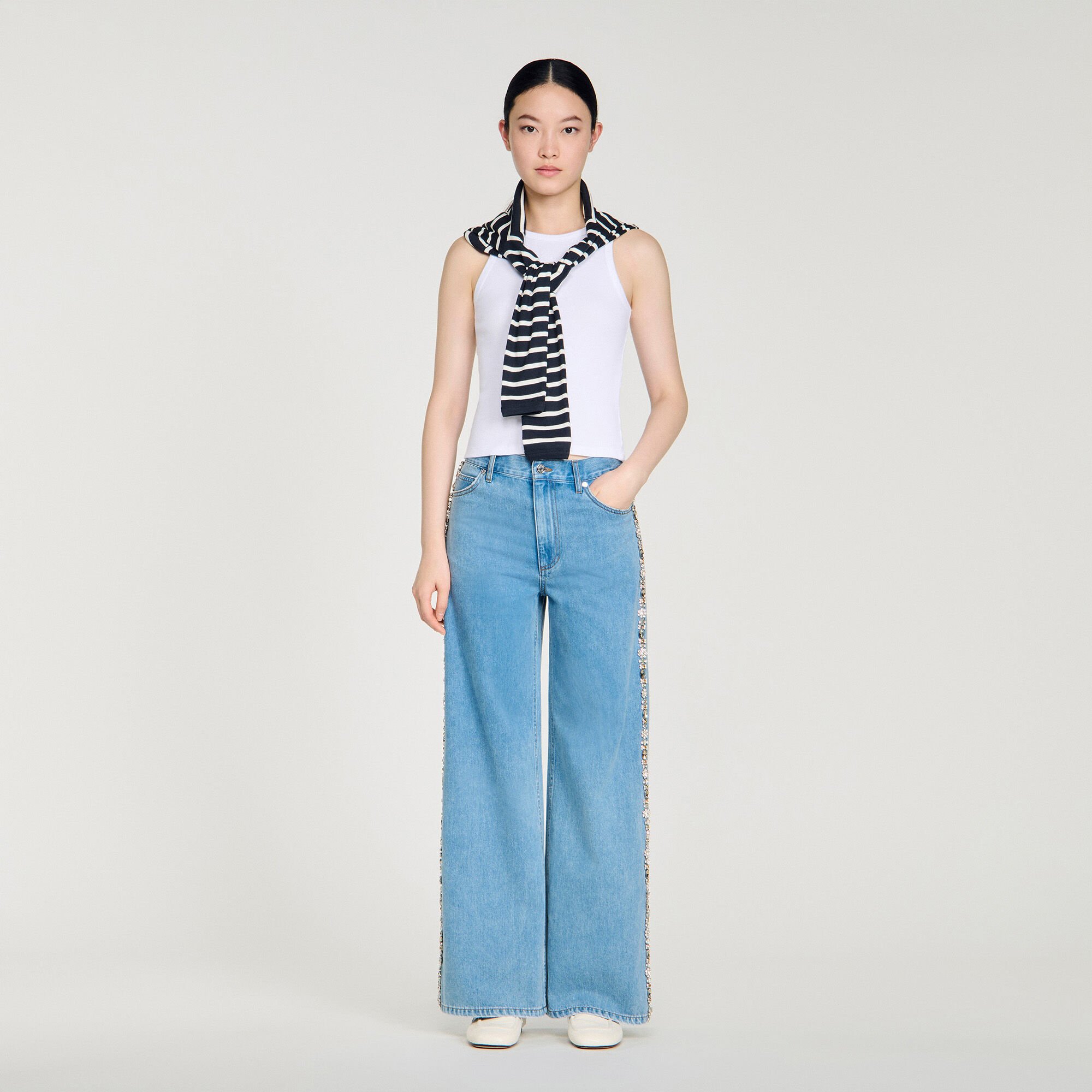 Jean droit délavé strassé