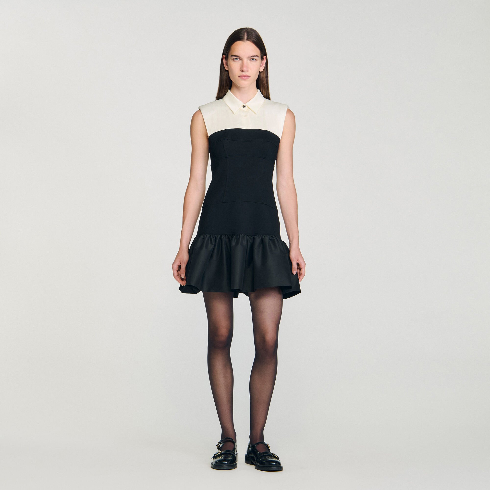 Robe courte bicolore volantée