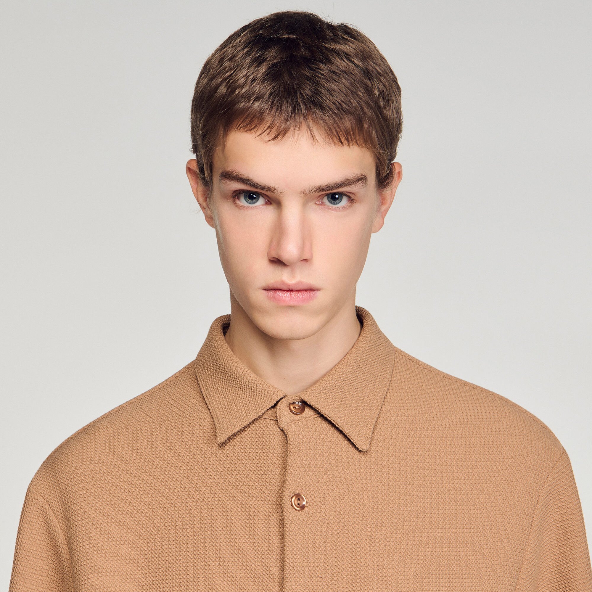 Chemise effet textur&eacute; &agrave; col requin