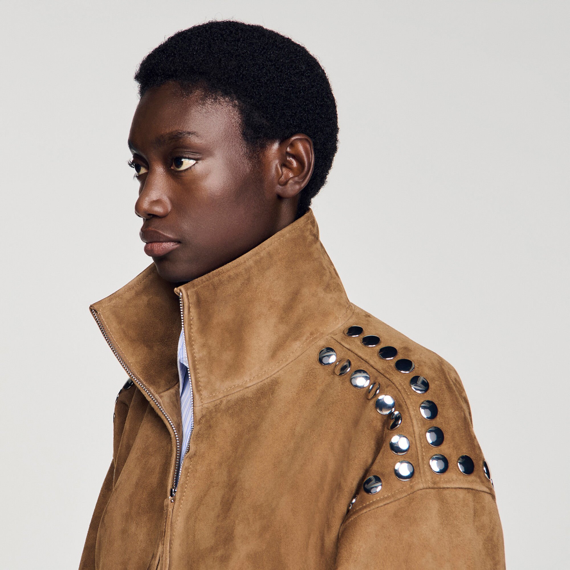 Blouson en su&egrave;de &agrave; studs