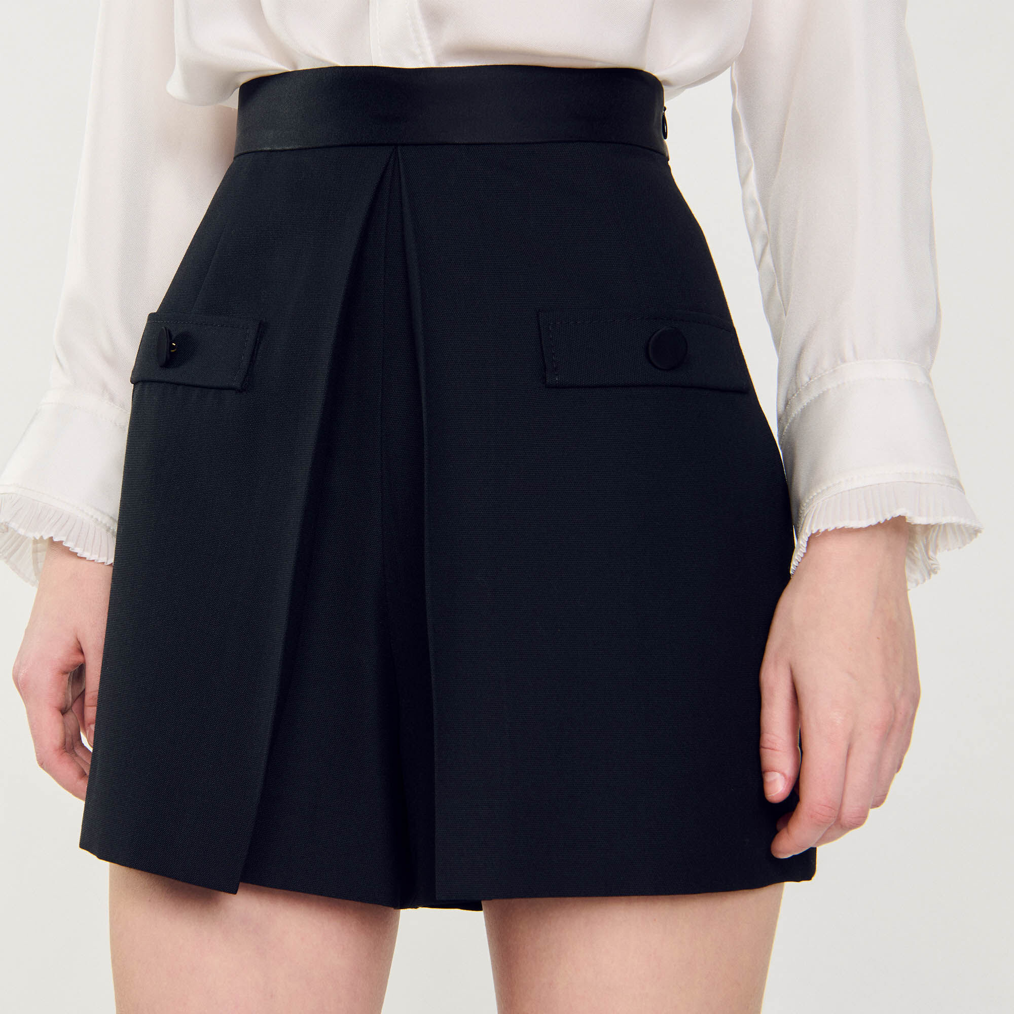 Short taille haute avec boutons