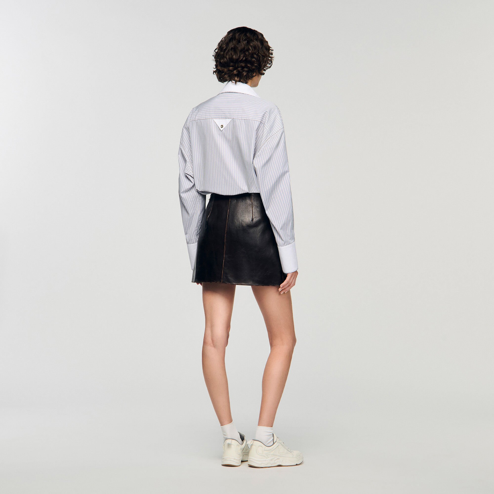 Jupe courte en cuir vieilli