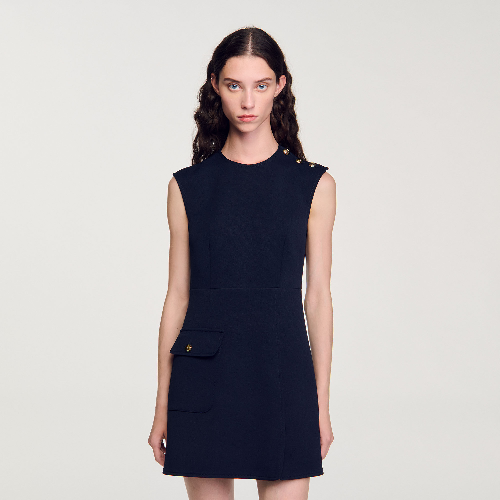 Robe courte à boutons