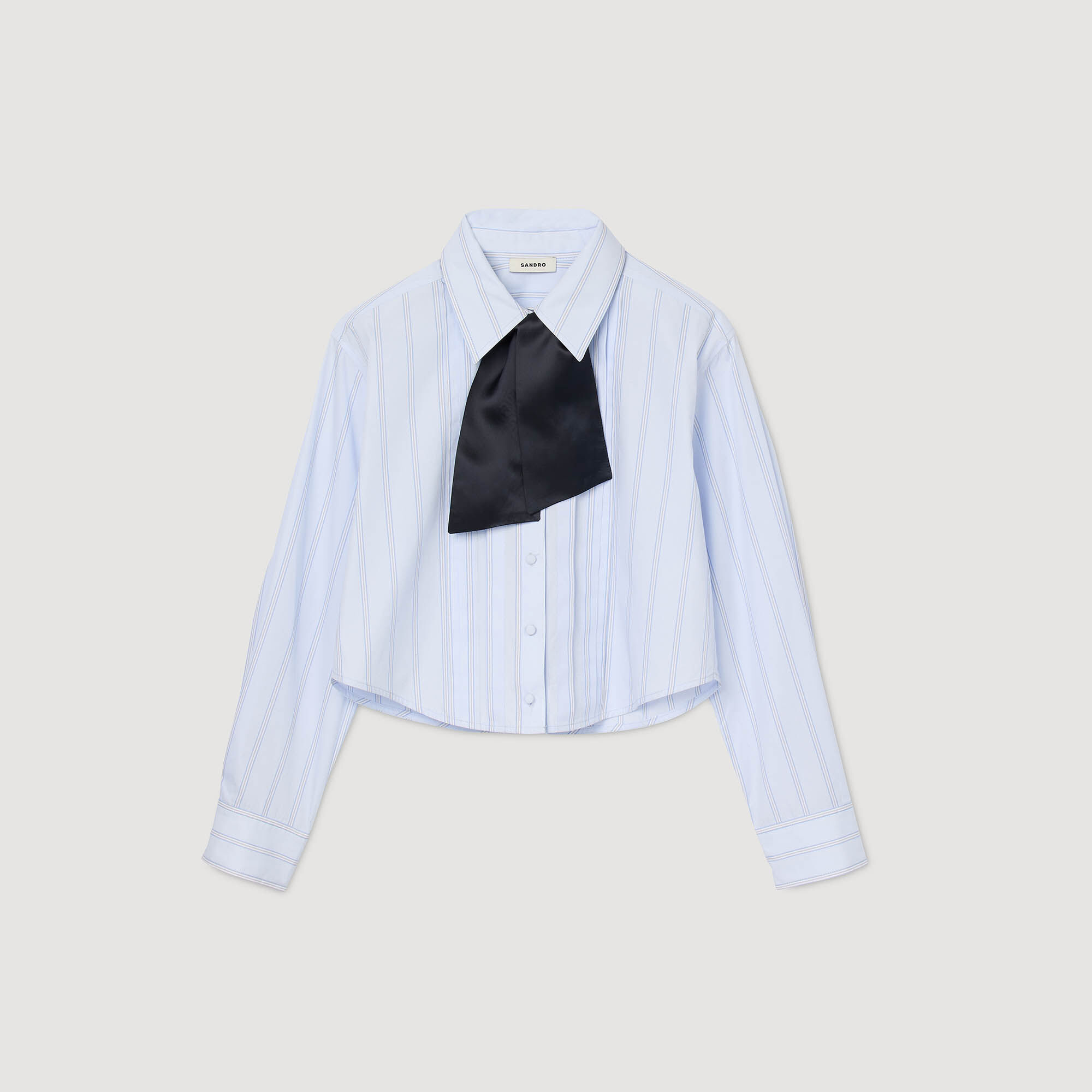 Chemise courte à cravate amovible