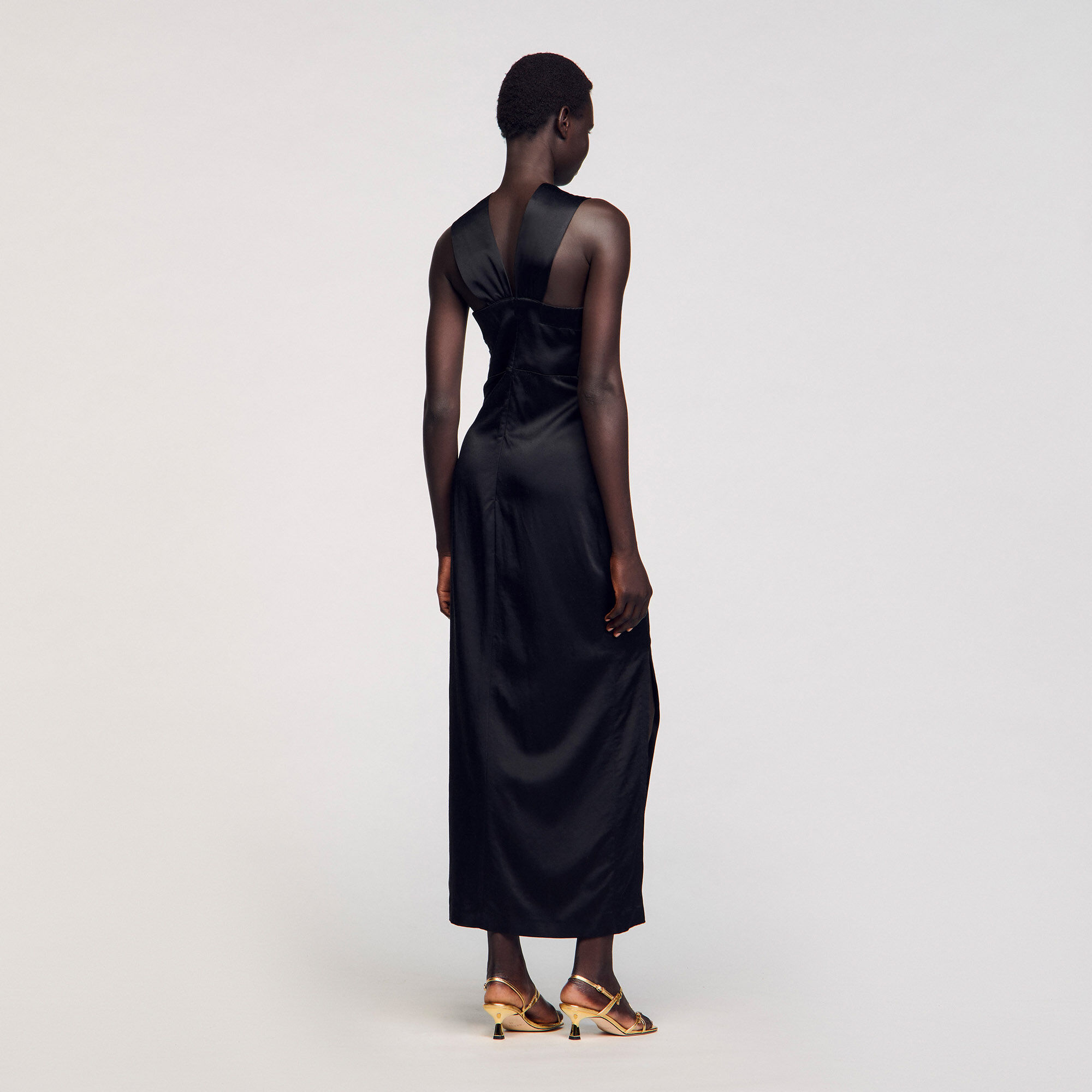 Robe longue  satinée fendue
