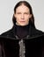 Manteau court en fausse fourrure  Manteau court en fausse fourrure