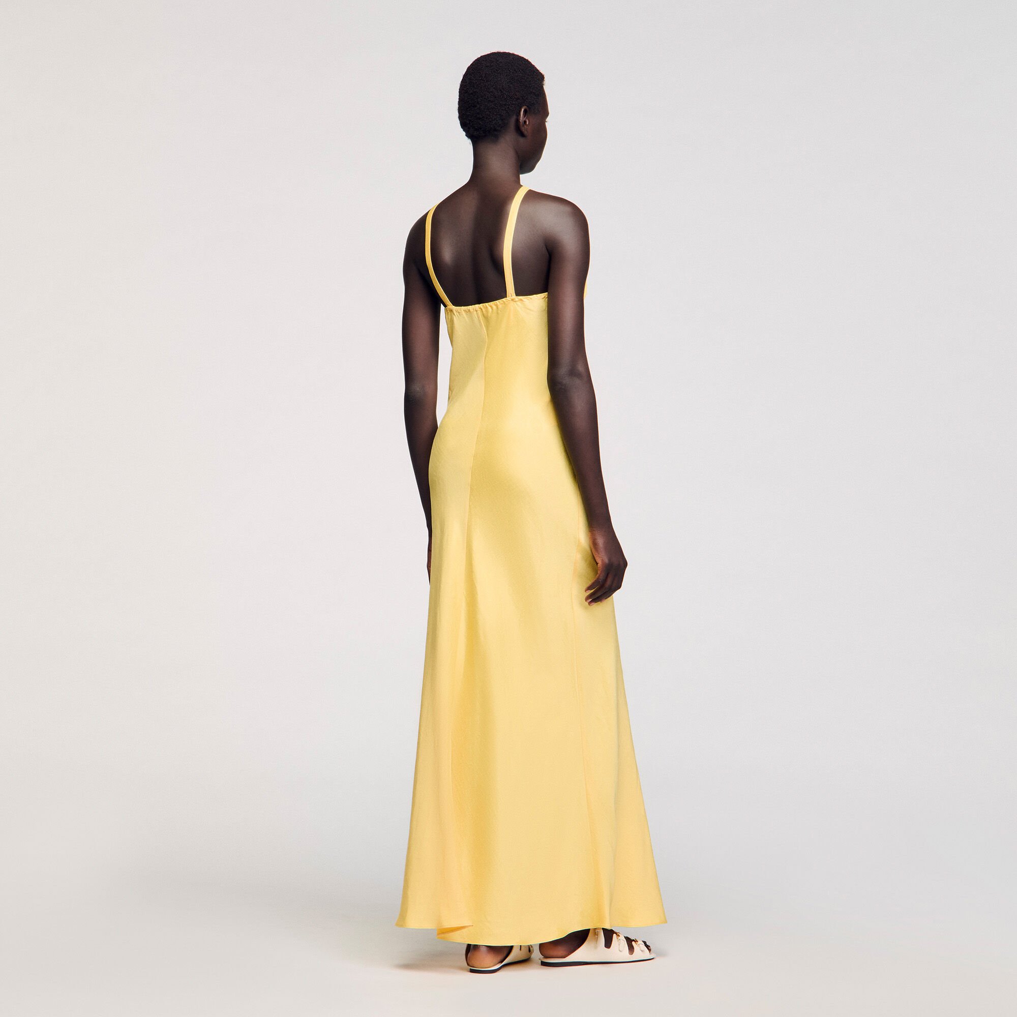 Robe longue à détail volant