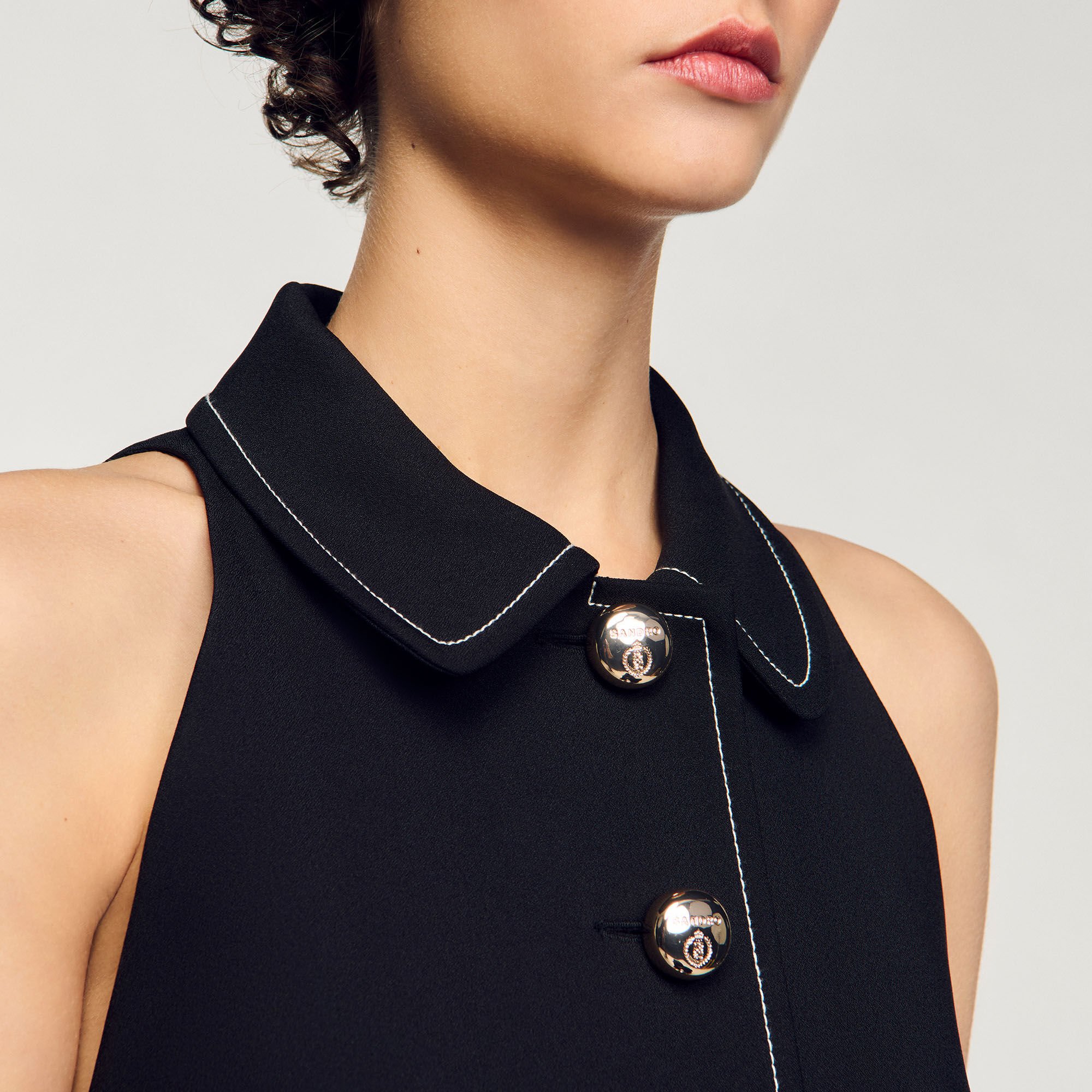 Robe courte à col claudine