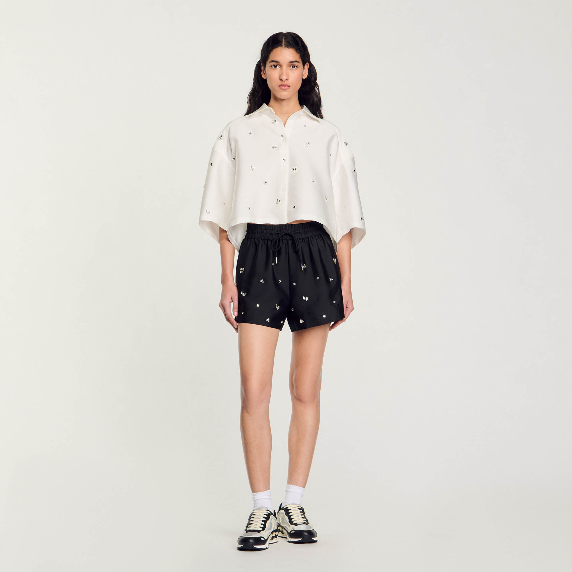 Short large strassé
