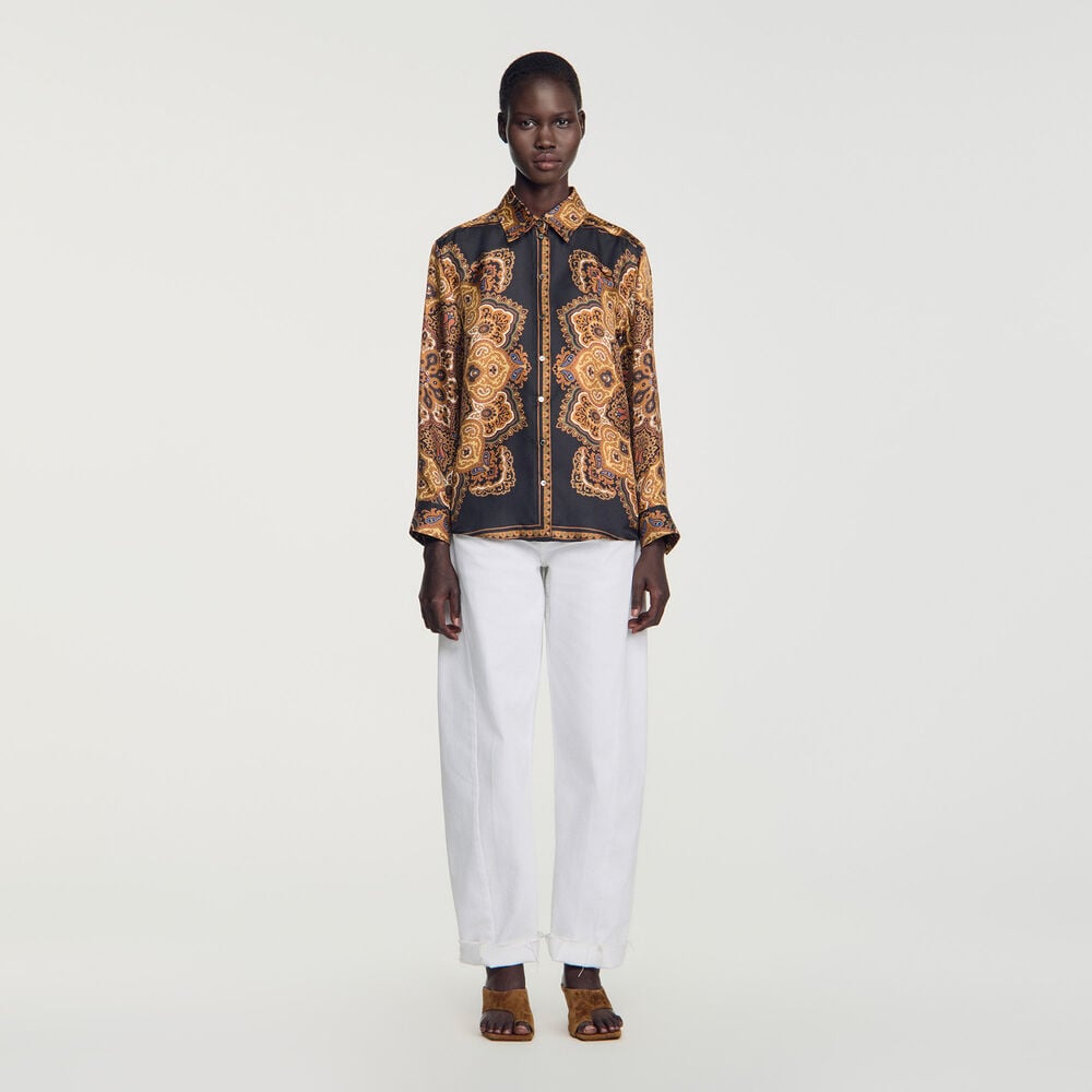 Sandro Chemise en soie imprimé foulard – Noir / Ocre – vue 2