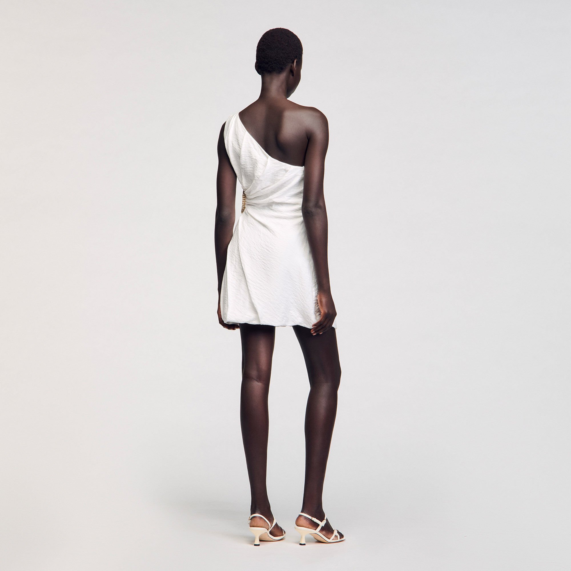 Robe courte asymétrique