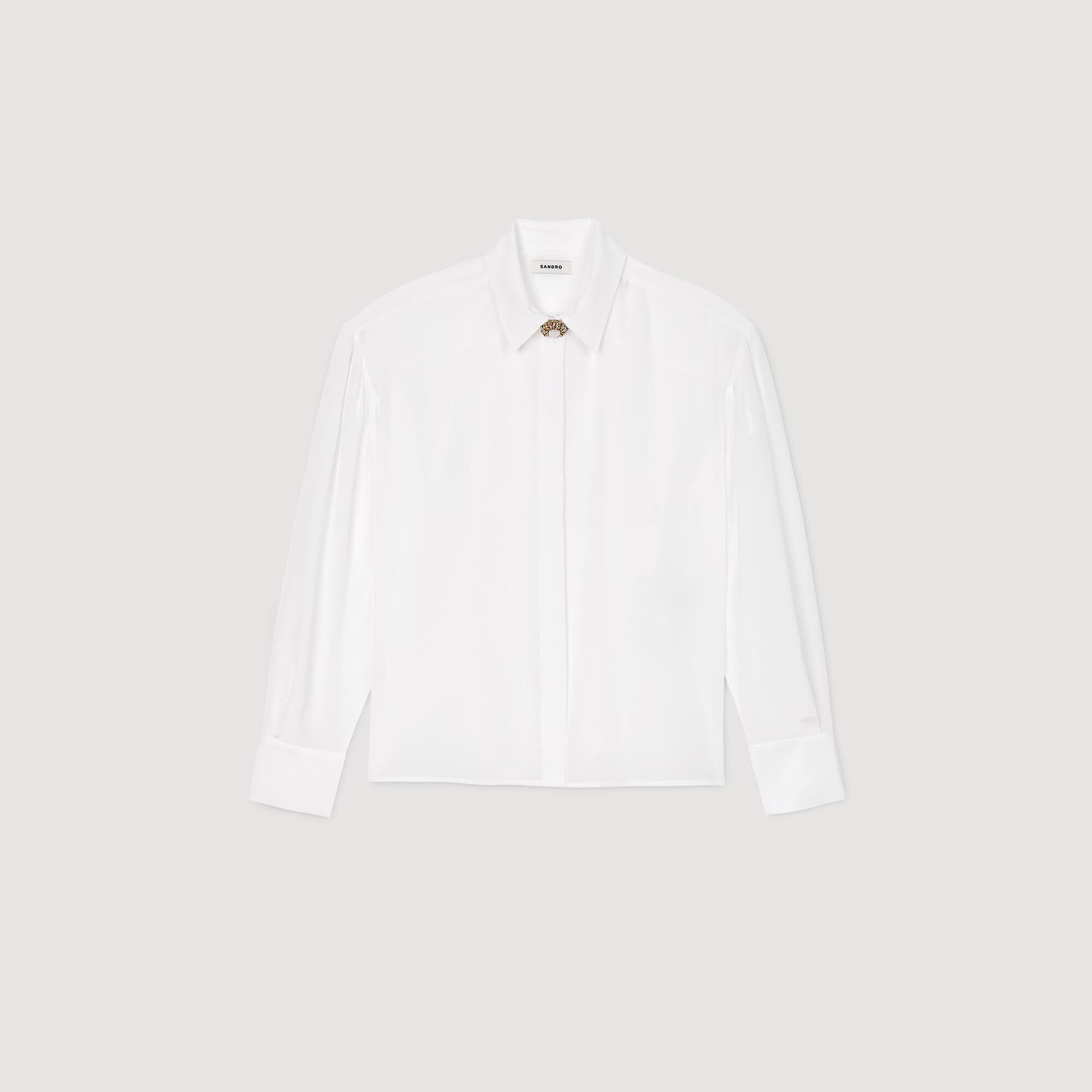 Chemise fluide en soie à bouton bijou