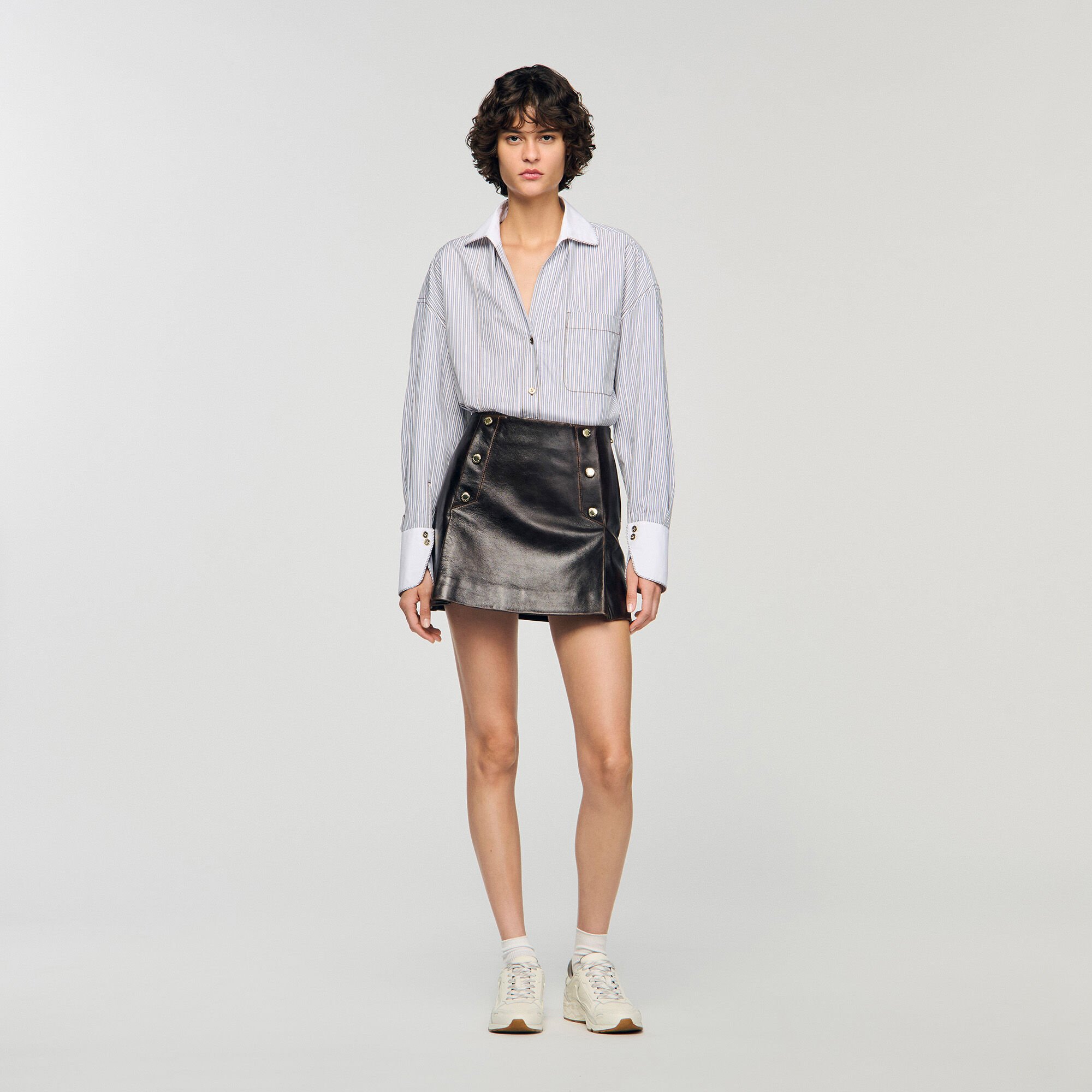 Jupe courte en cuir vieilli