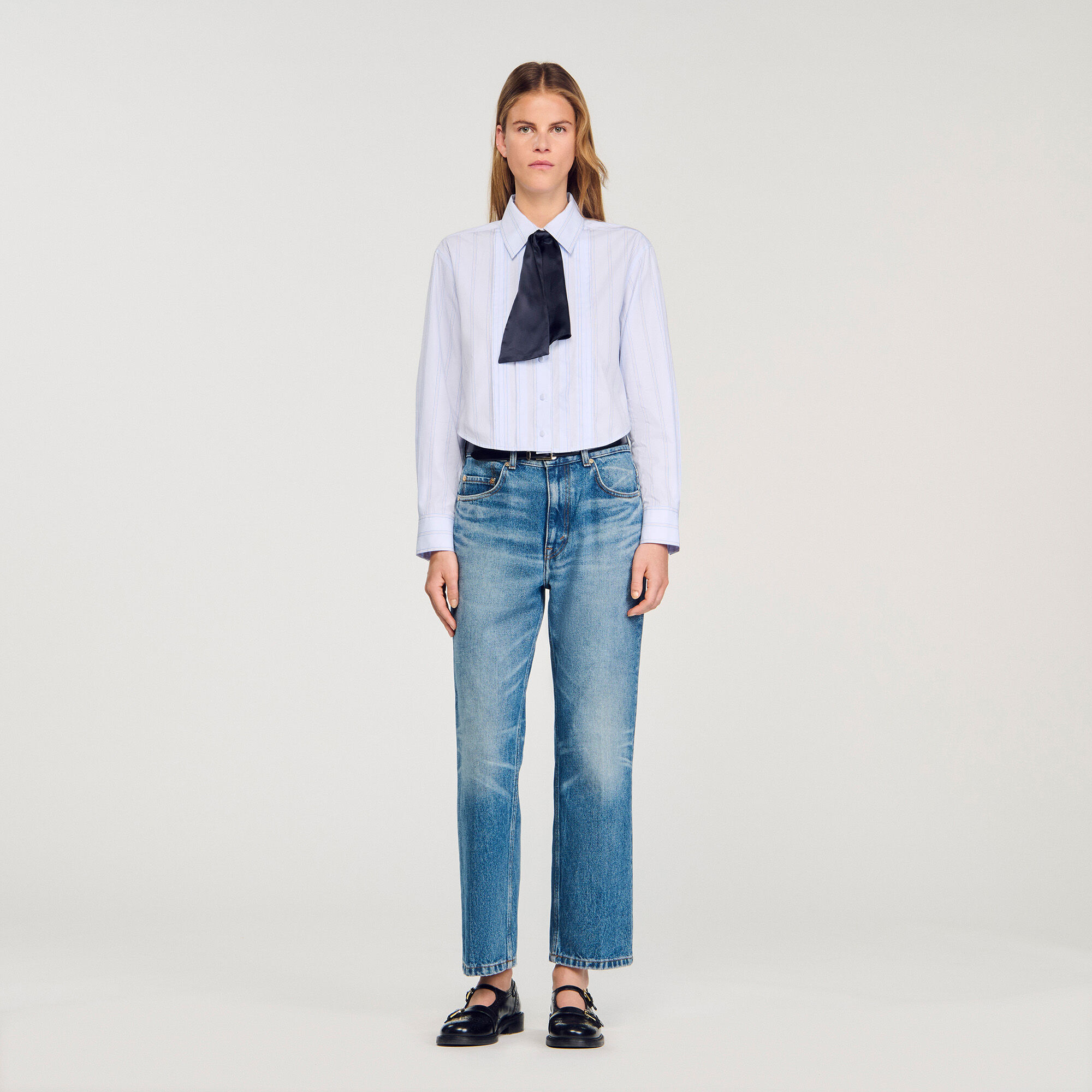Chemise courte à cravate amovible