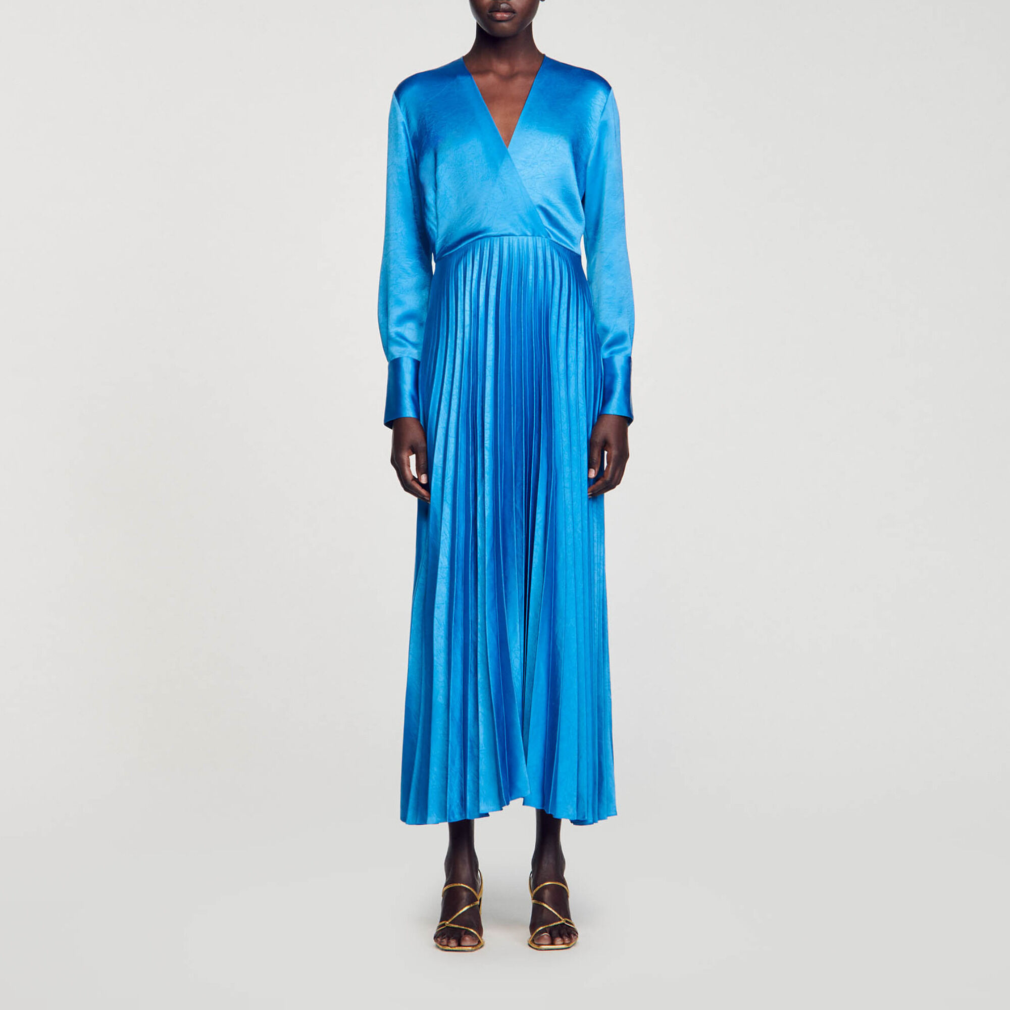 Robe midi satin&eacute;e pliss&eacute;e