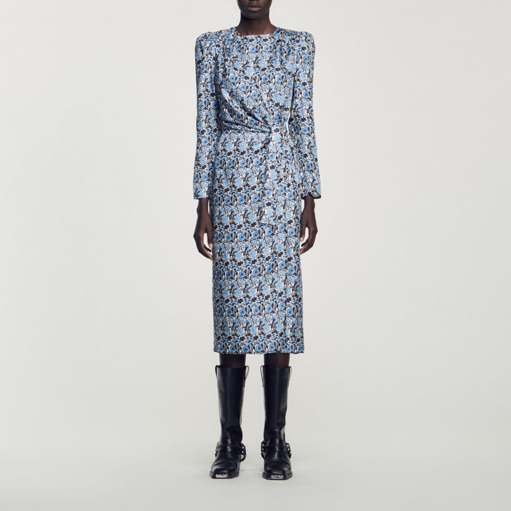 Robe longue en soie drapée