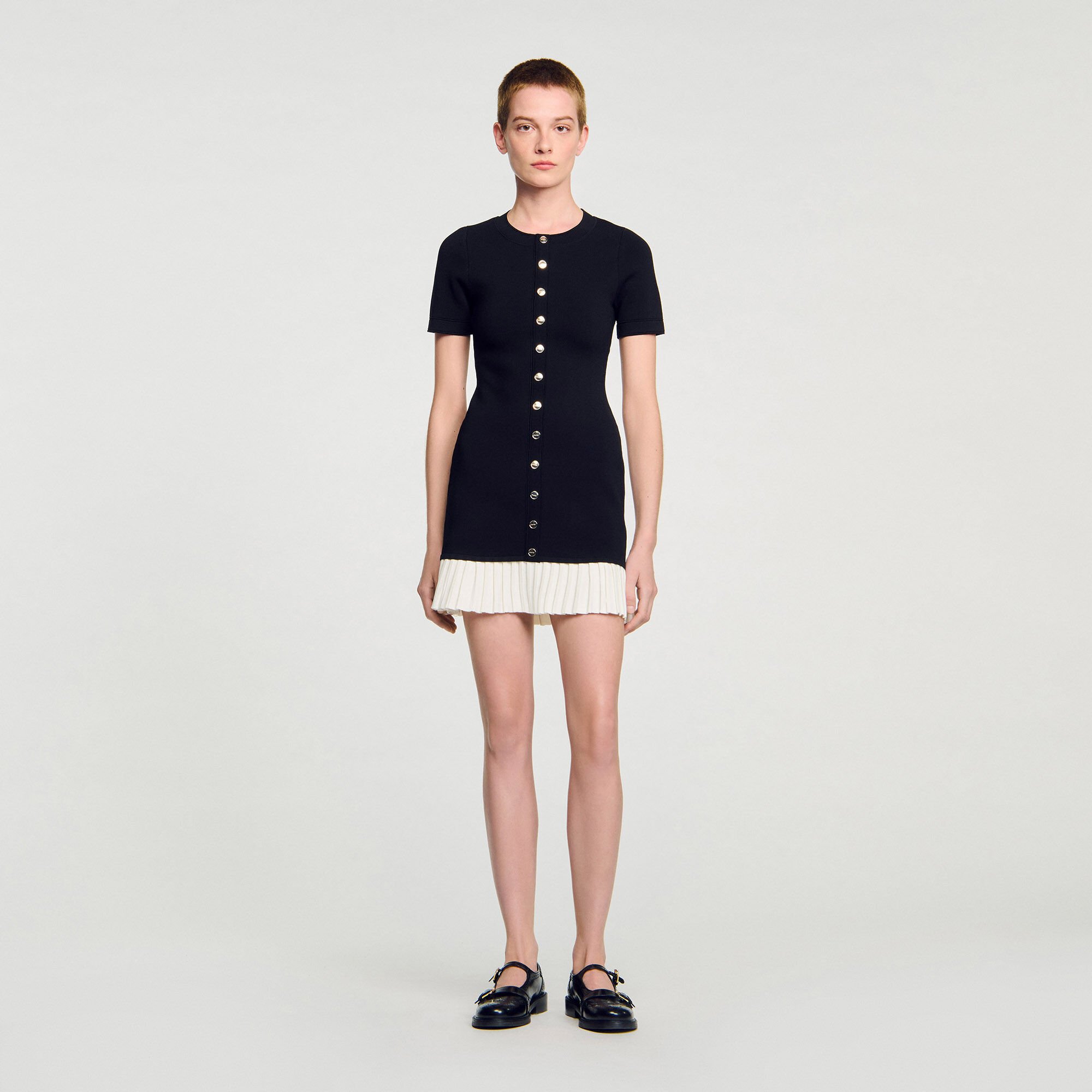 Robe courte en maille à volant