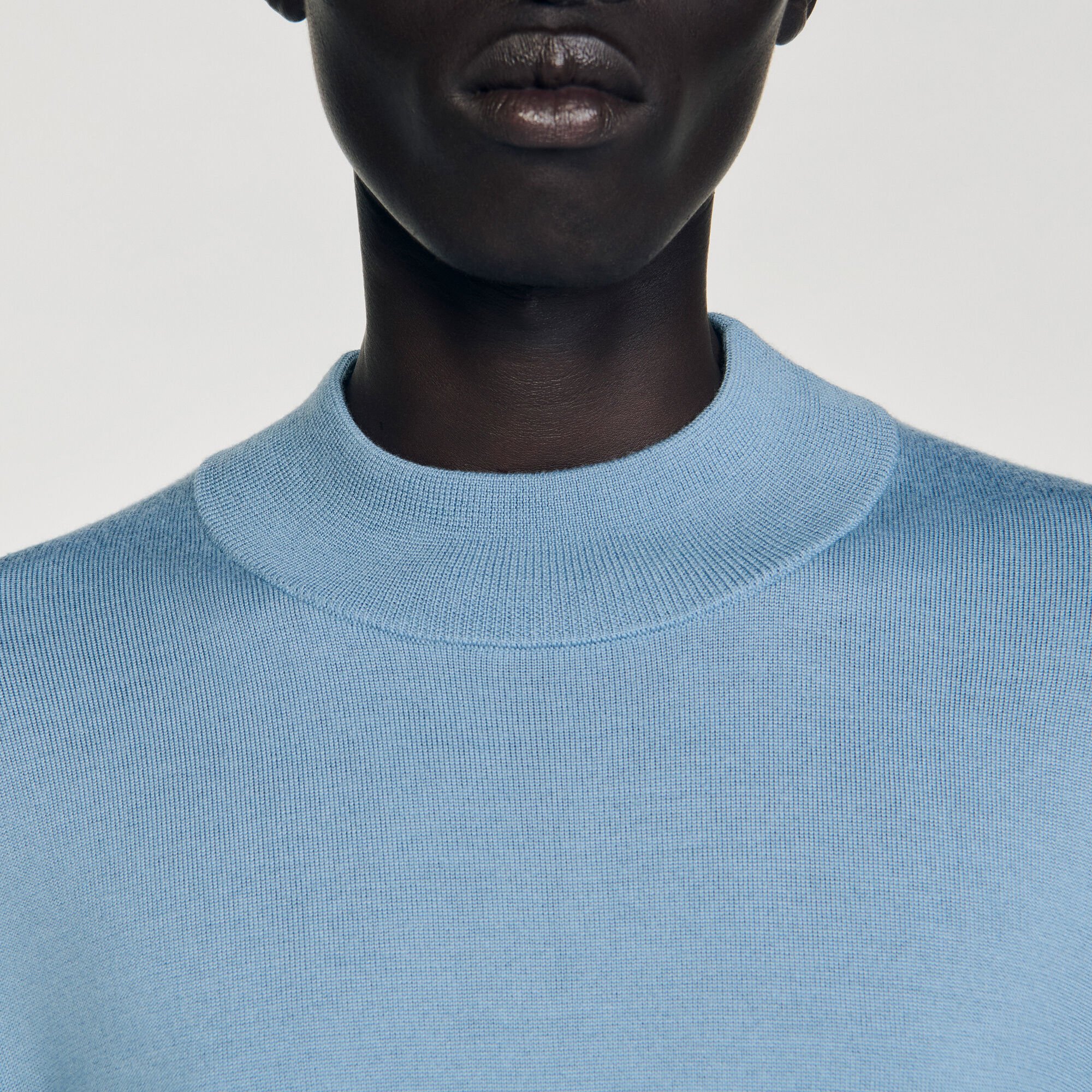 Pull en laine &agrave; col montant