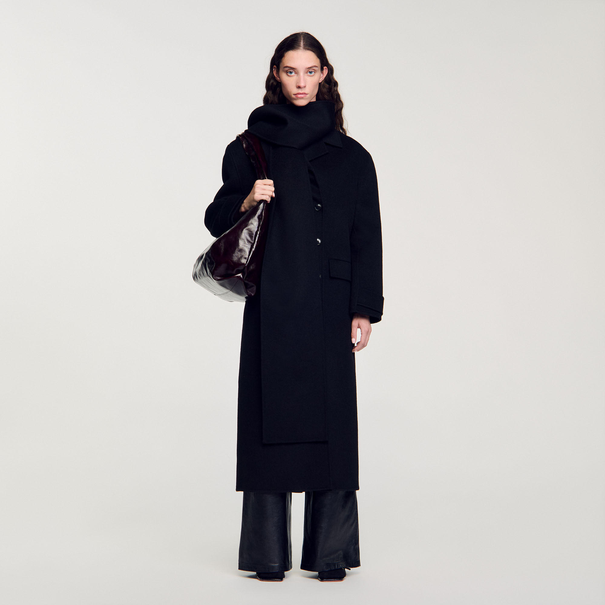 Manteau echarpe oversized en laine gris noir pour femme Sandro Paris