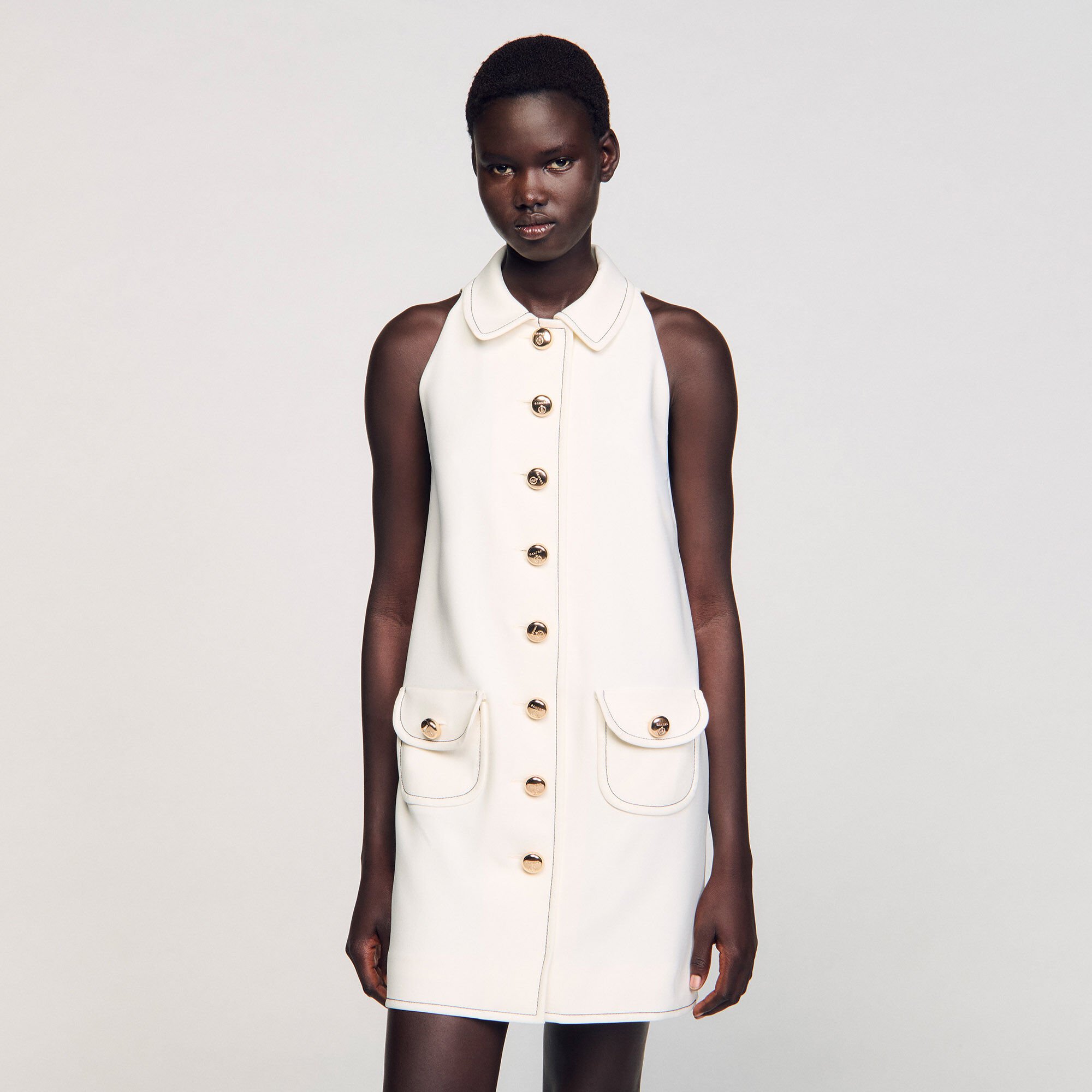 Robe courte à col claudine