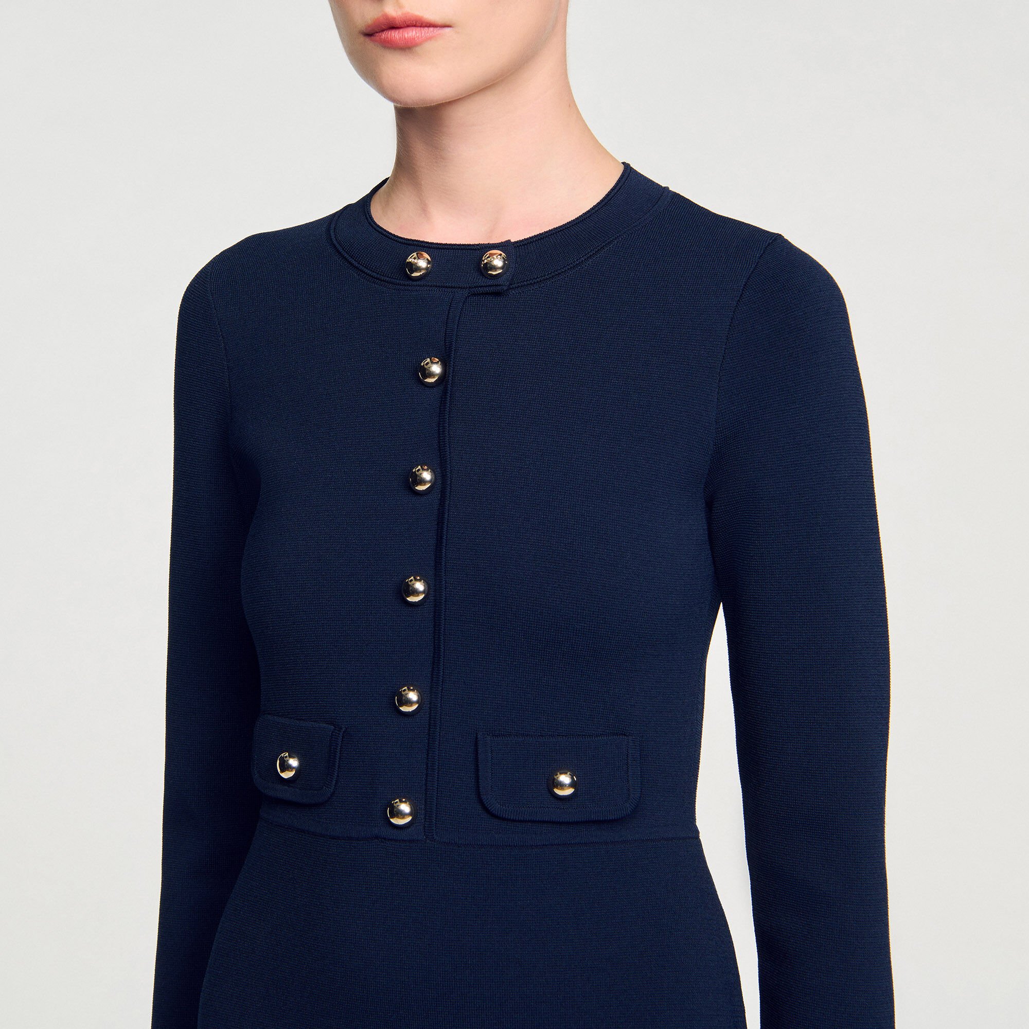 Robe courte en maille boutonnée