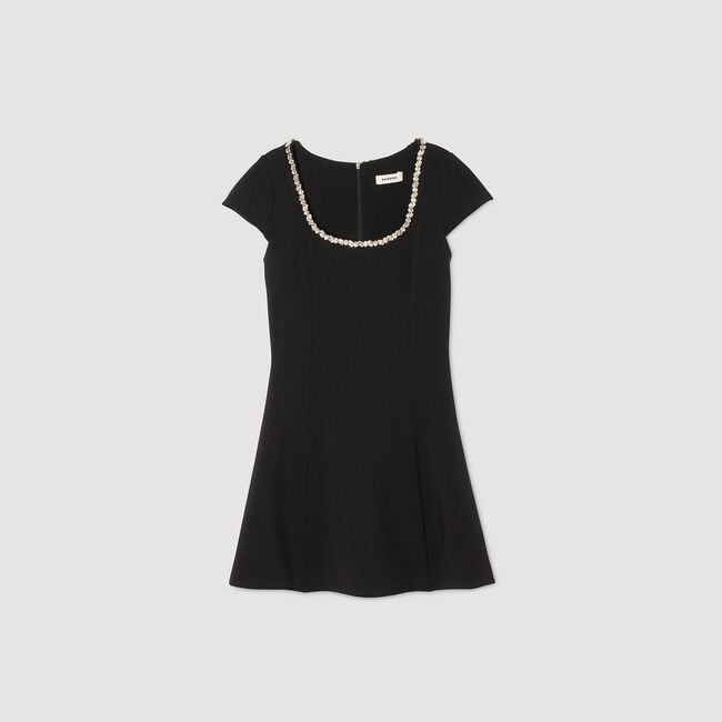 Robe courte à col strassé