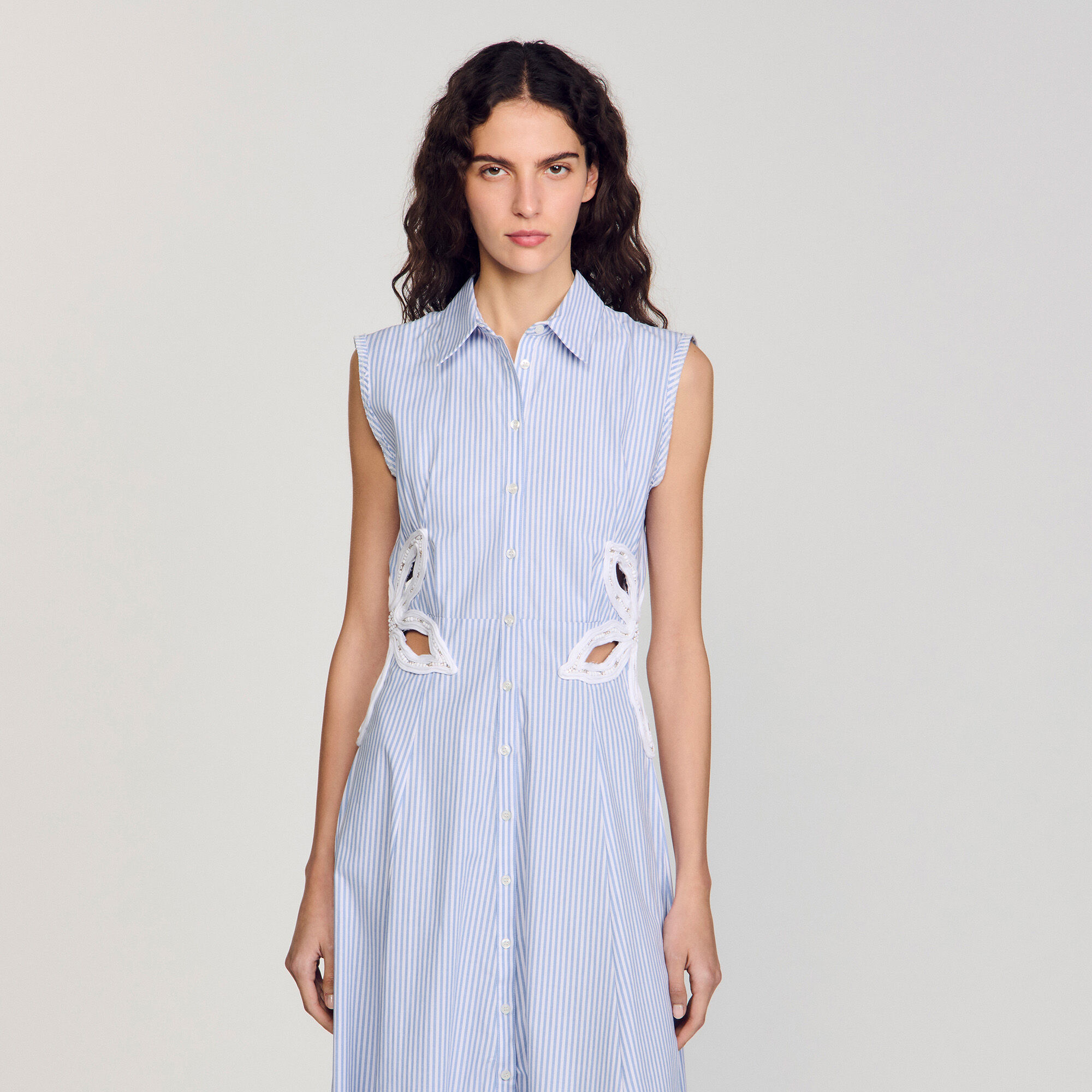 Robe longue rayée à détails brodés