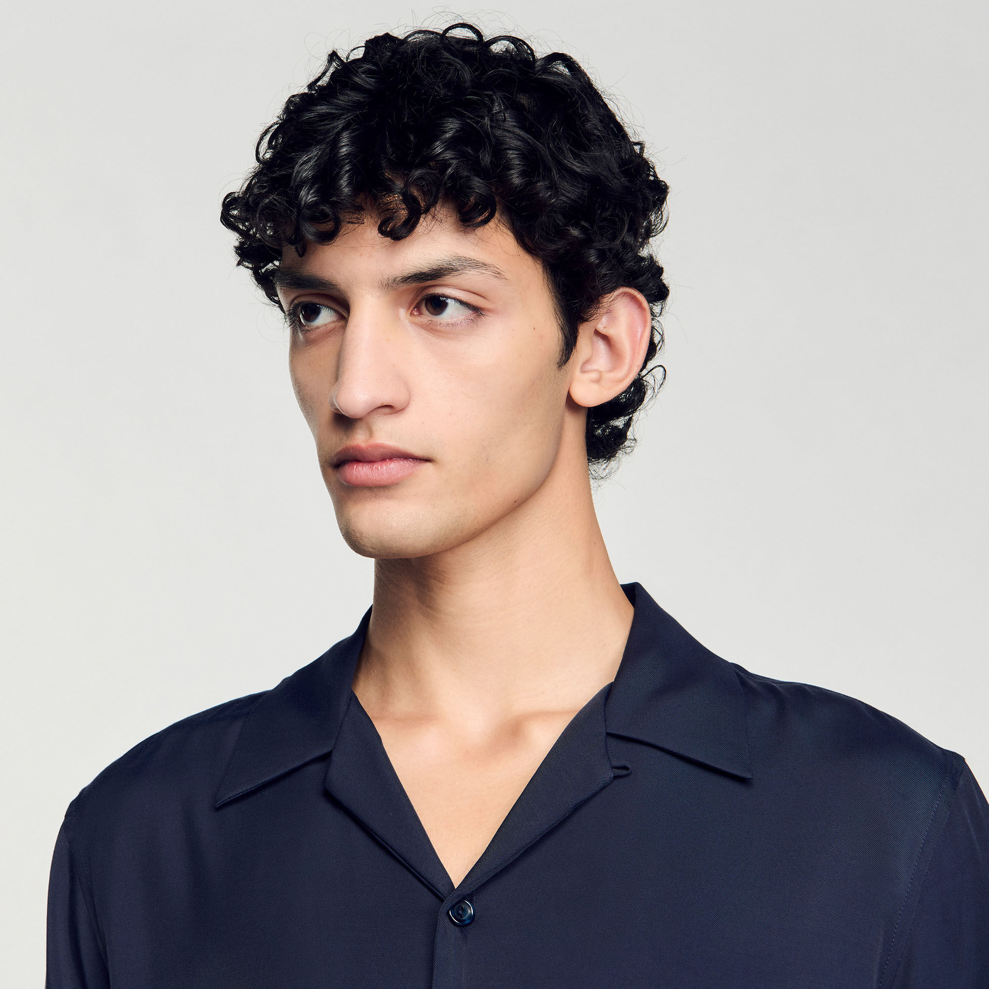 Chemise à col requin