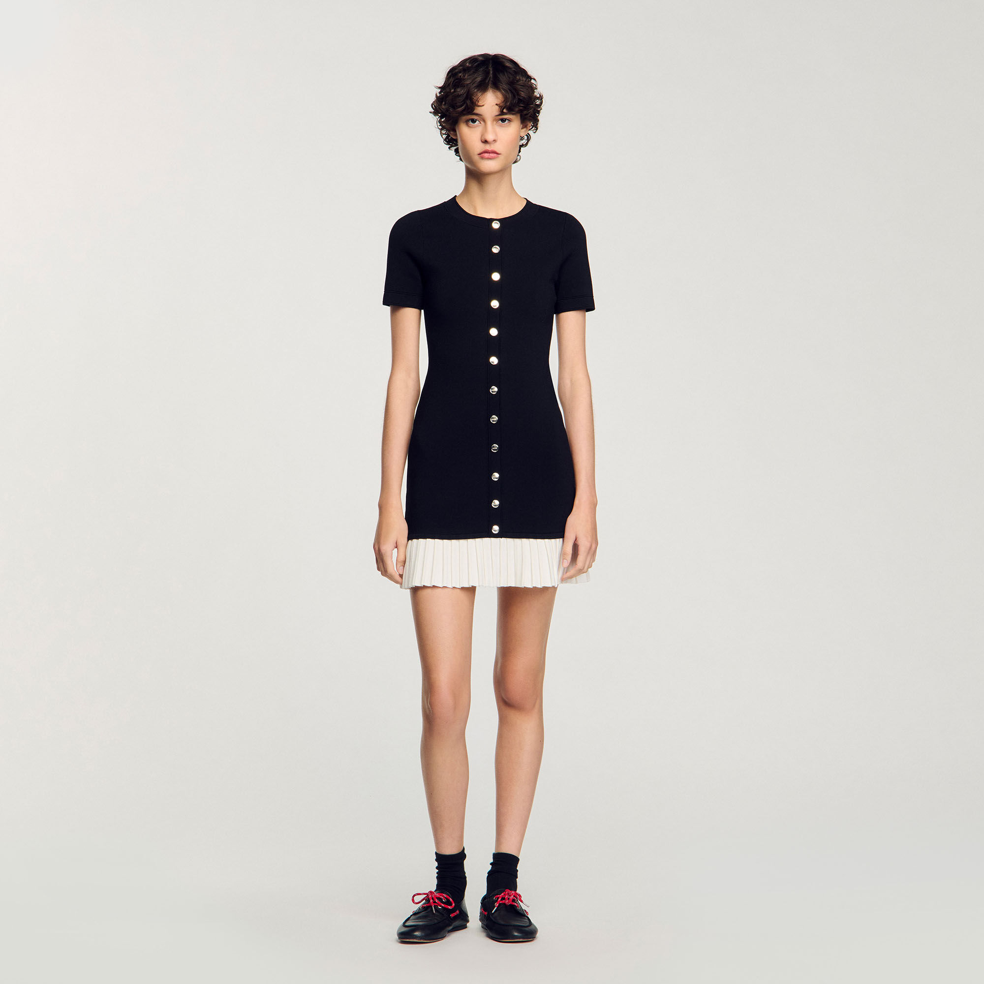 Robe courte en maille à volant