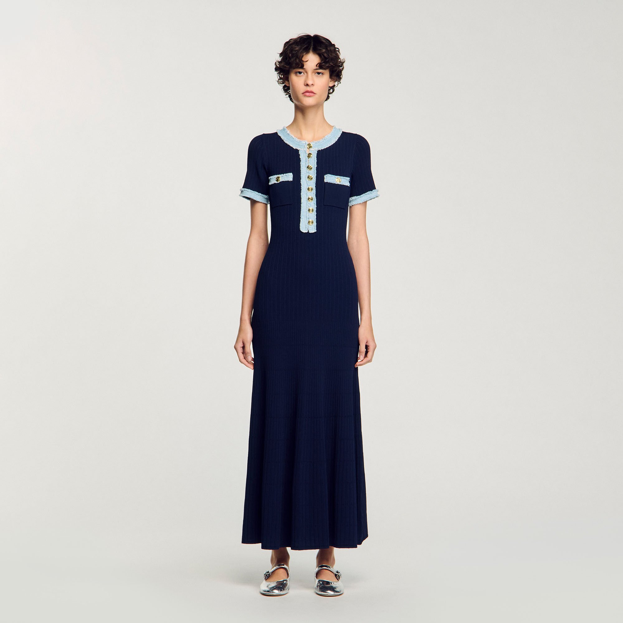 Robe longue en maille à détails denim