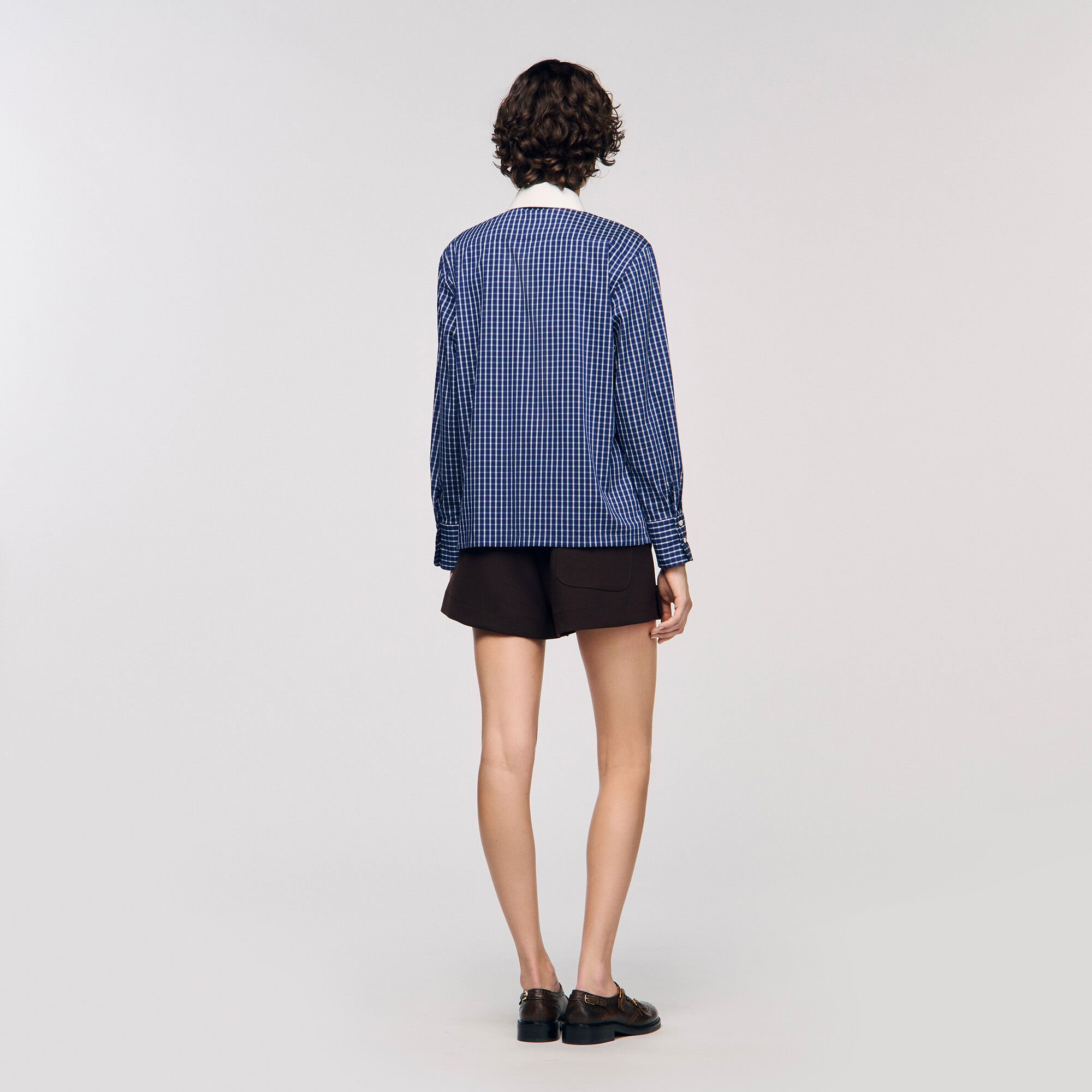 Chemise à carreaux et cravate