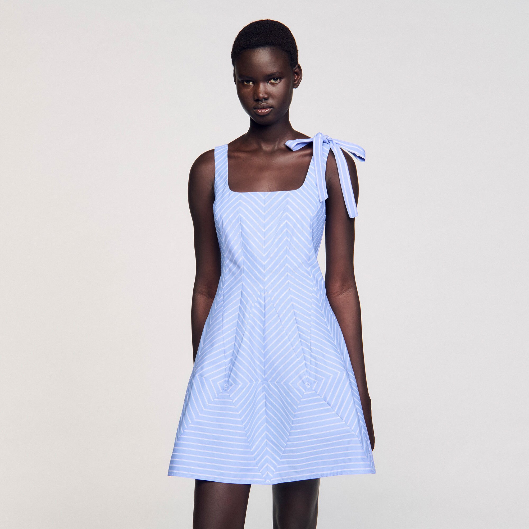 Robe courte à rayures