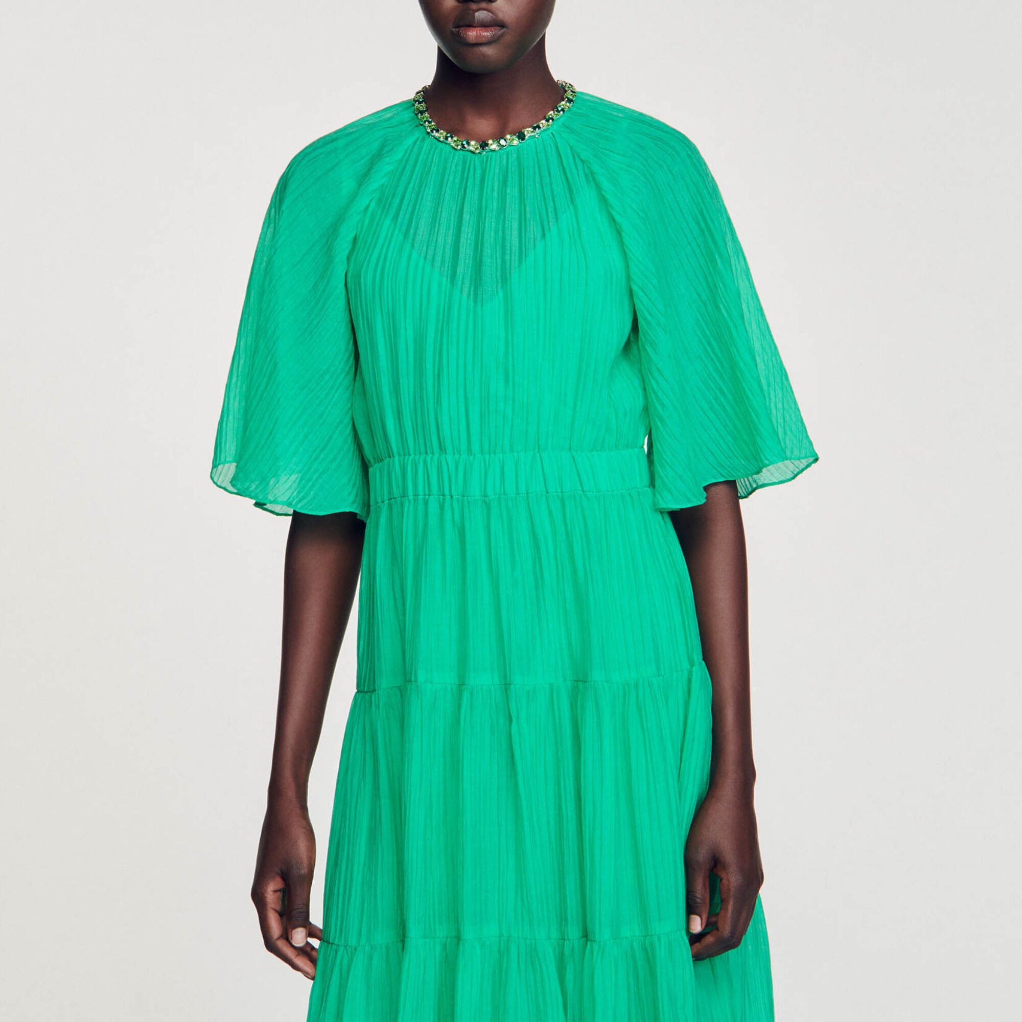 Robe midi à col strassé