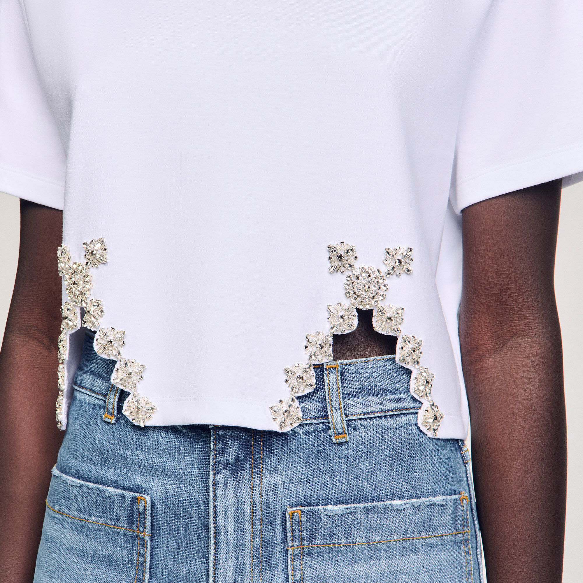 T-shirt court orné de strass